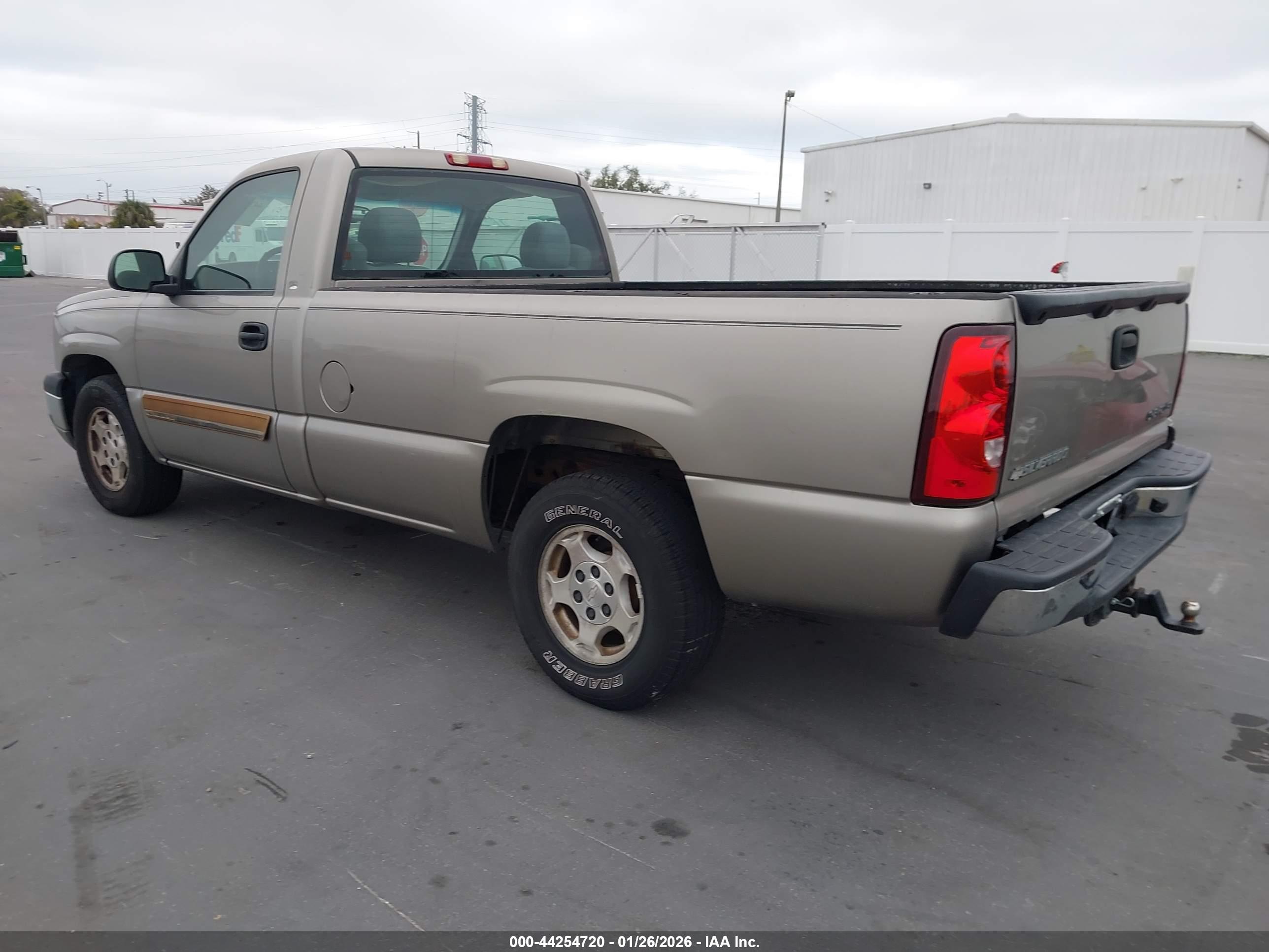 CHEVROLET SILVERADO image 3