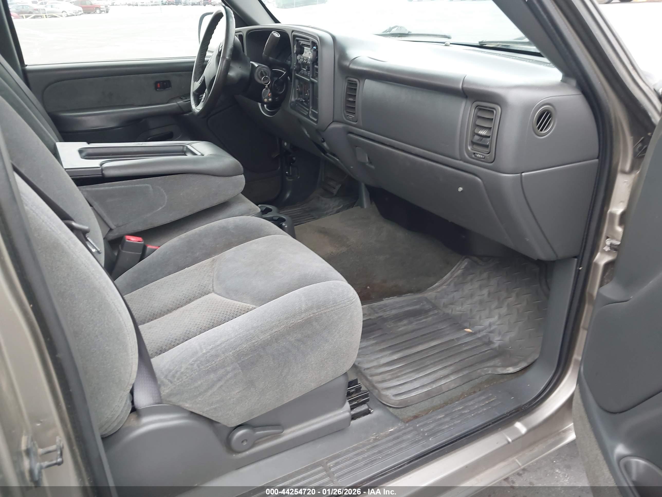 CHEVROLET SILVERADO image 5