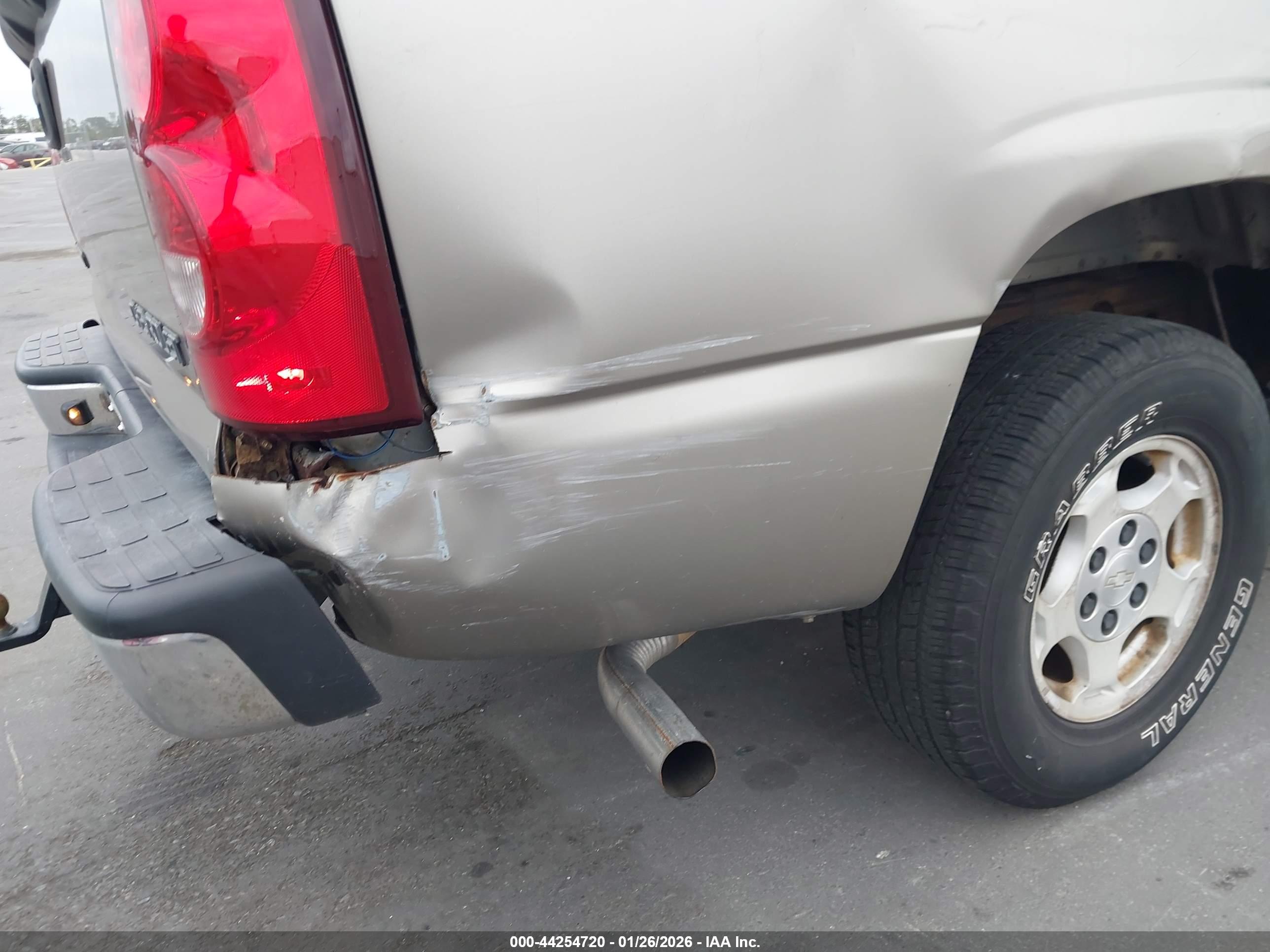 CHEVROLET SILVERADO image 6