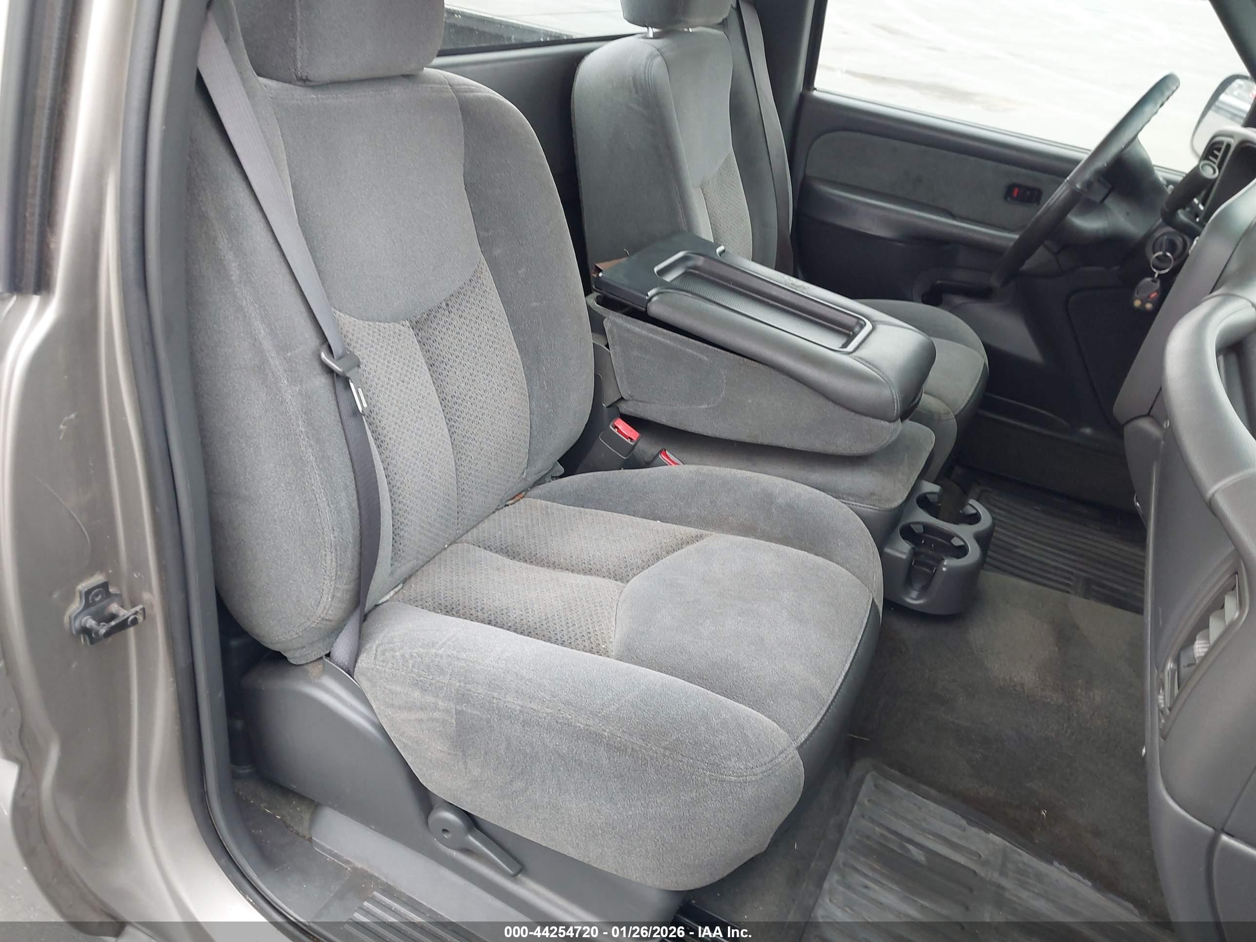 CHEVROLET SILVERADO image 8