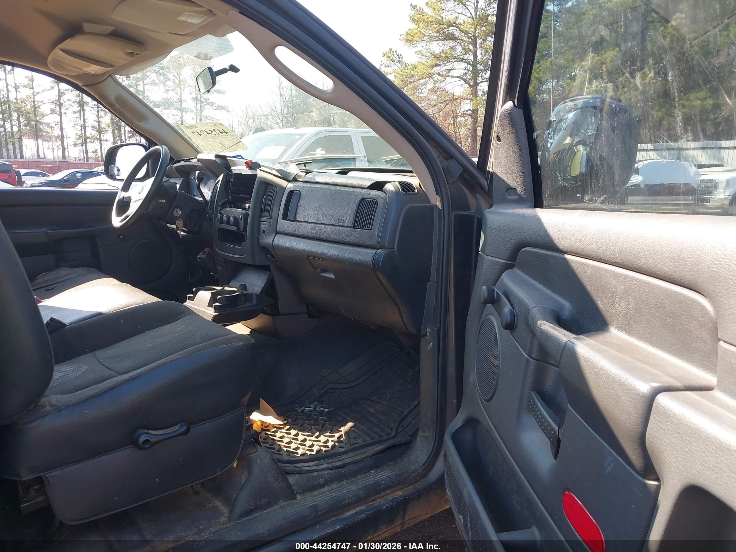 DODGE RAM image 5