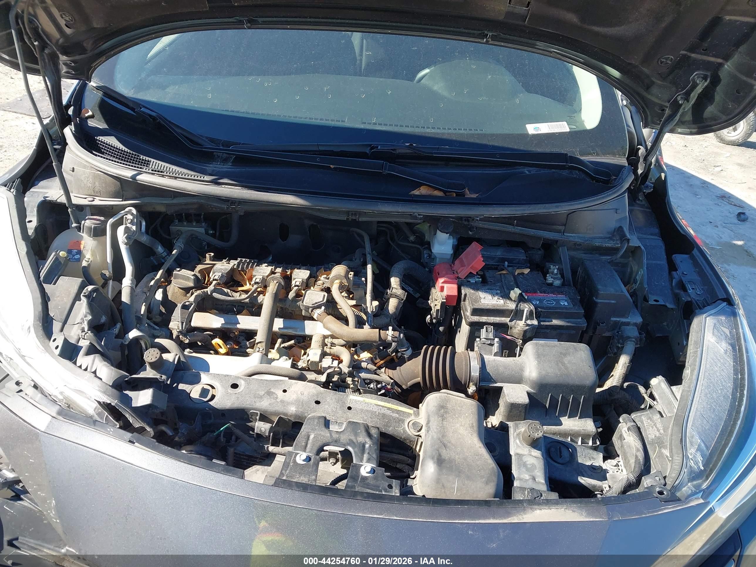 NISSAN VERSA image 10