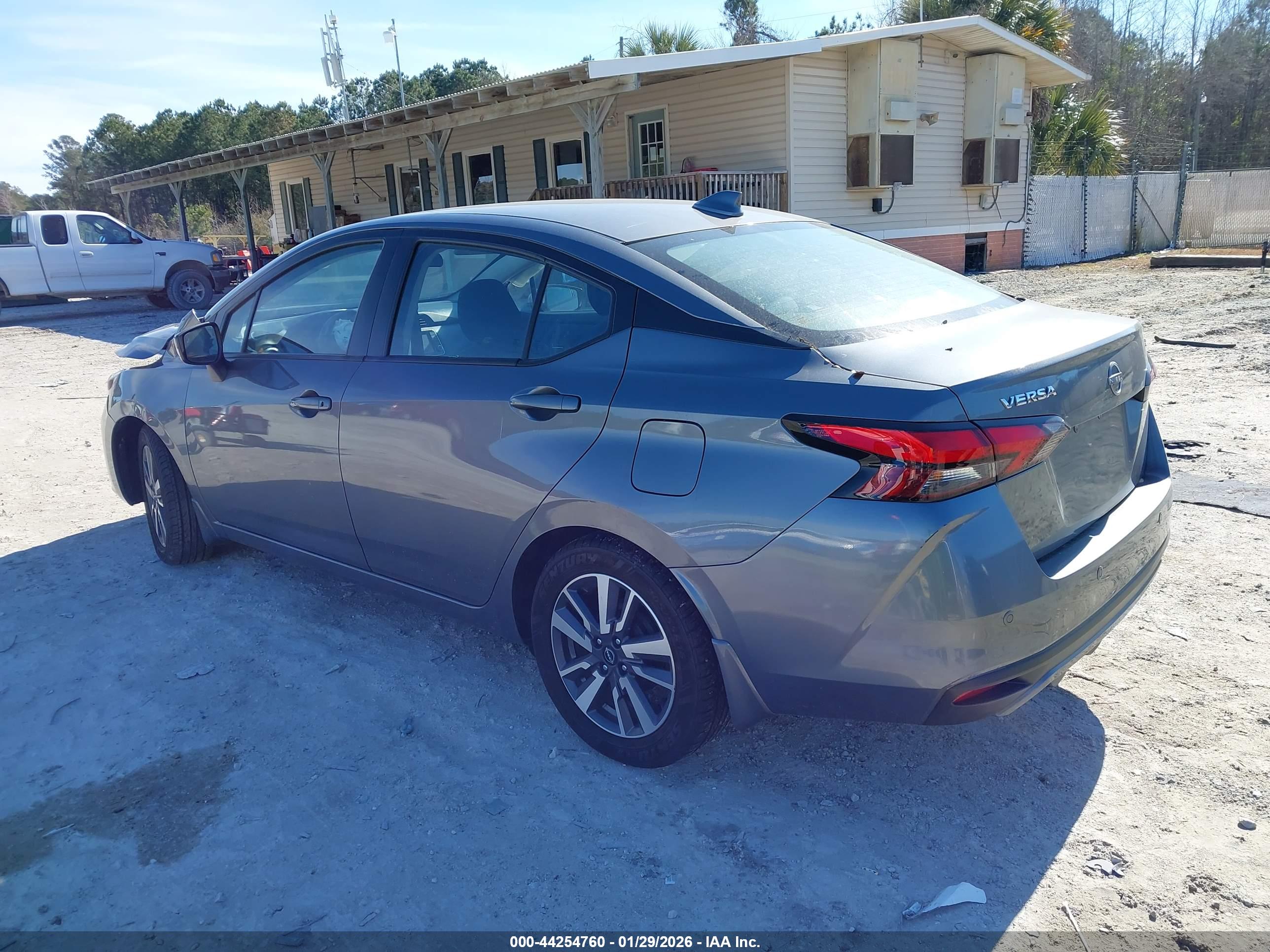 NISSAN VERSA image 3