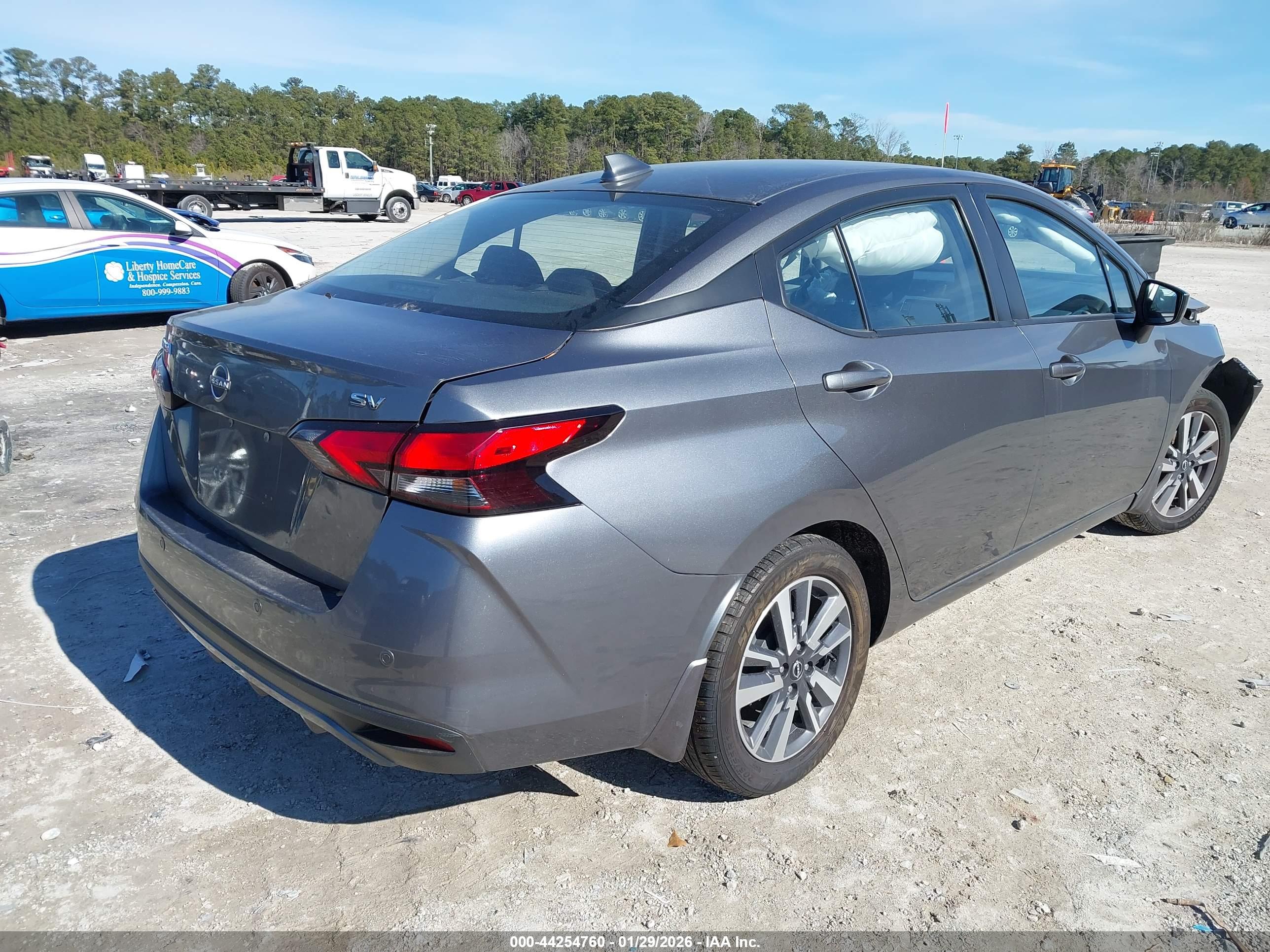 NISSAN VERSA image 4