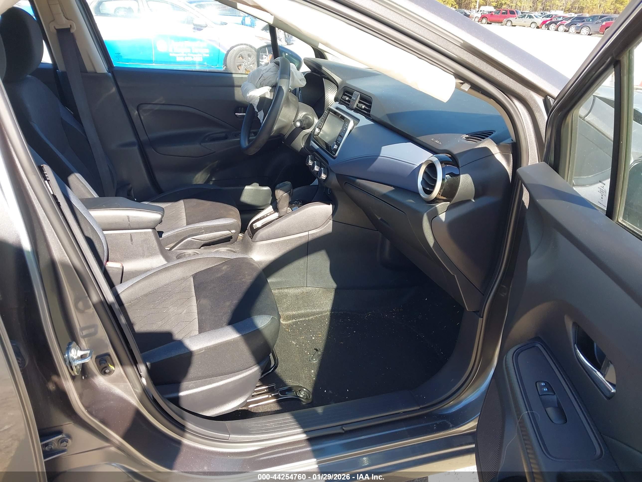 NISSAN VERSA image 5