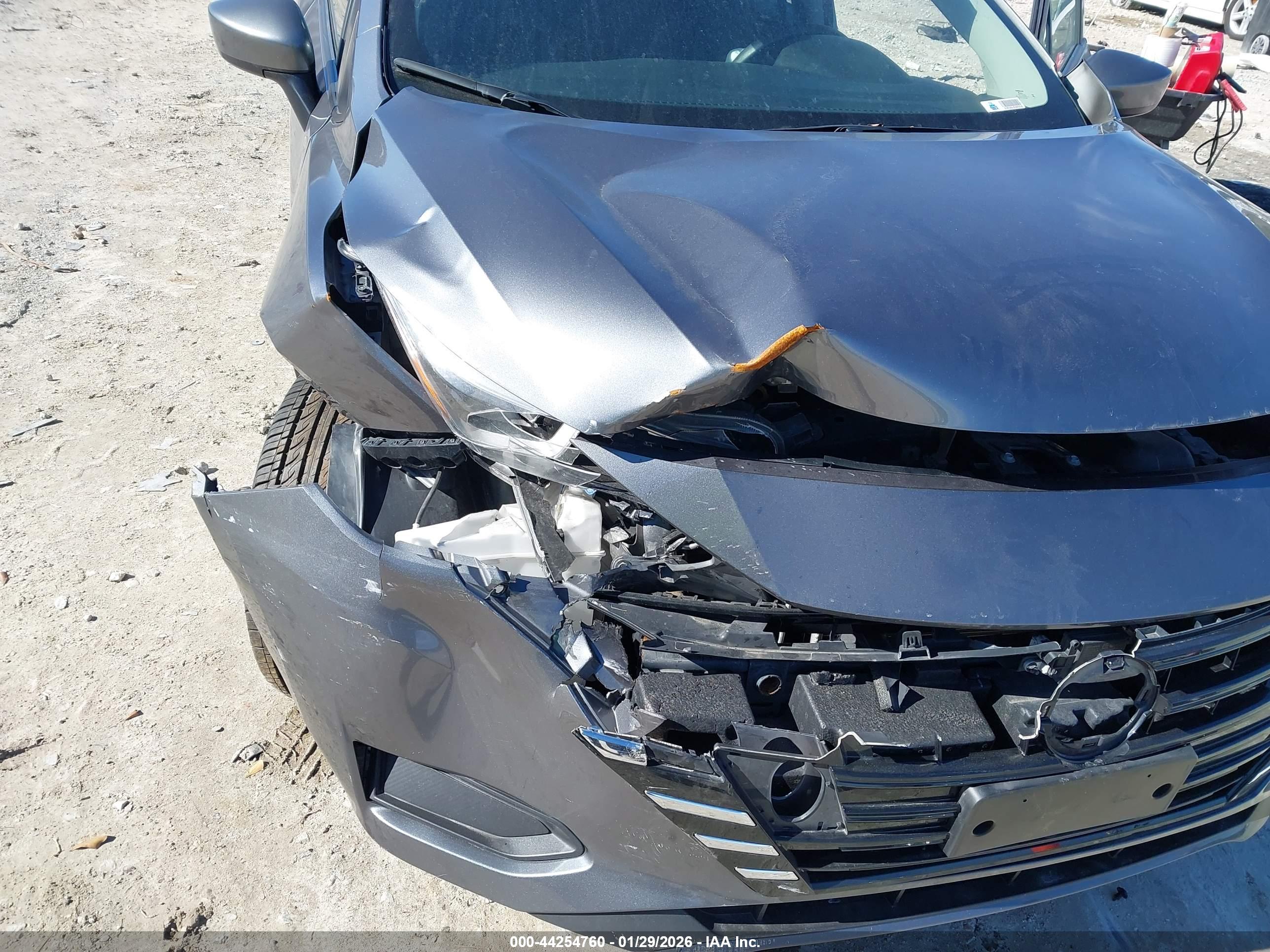 NISSAN VERSA image 6