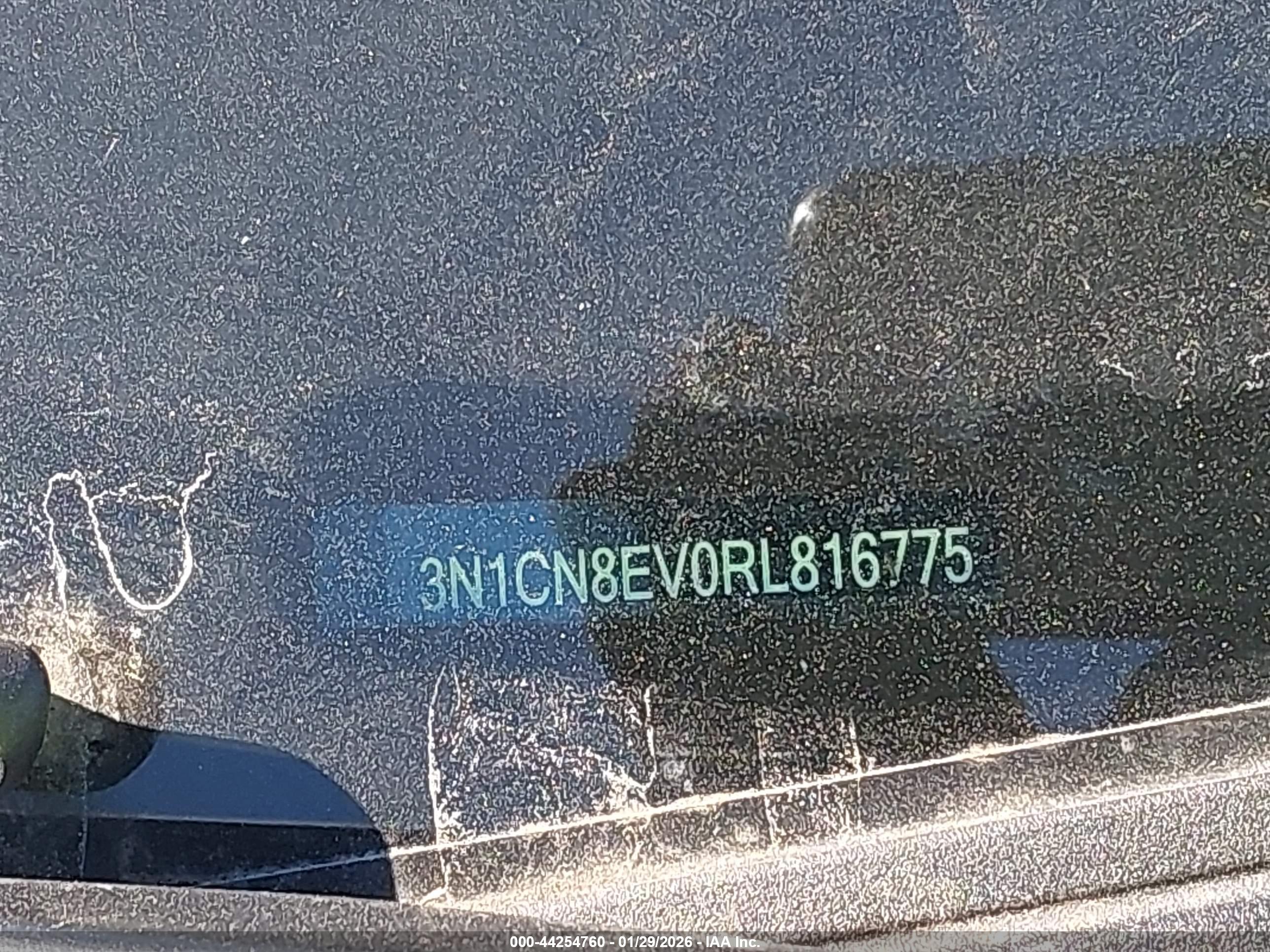 NISSAN VERSA image 9