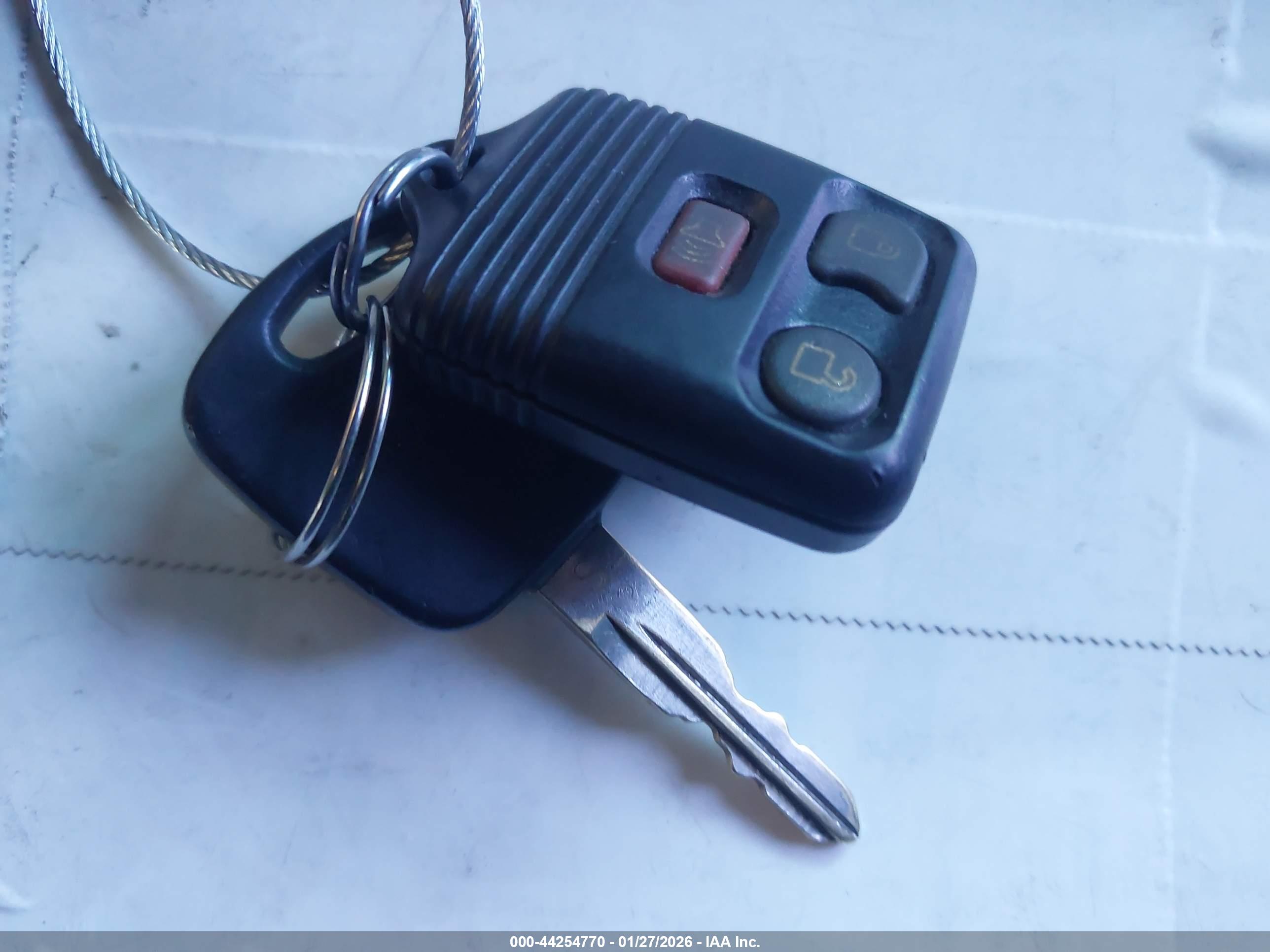 FORD EXPLORER image 11