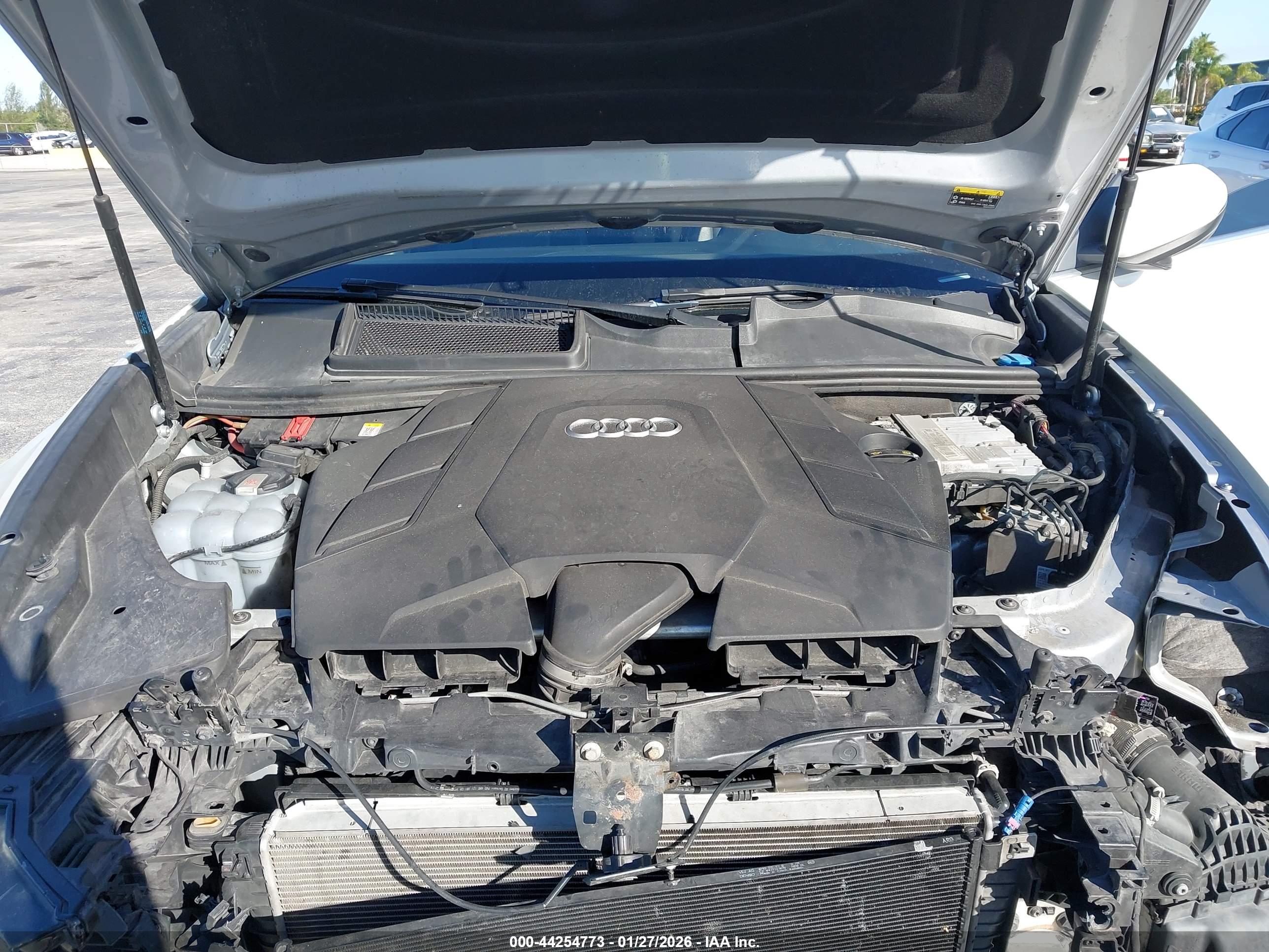 AUDI Q8 image 10