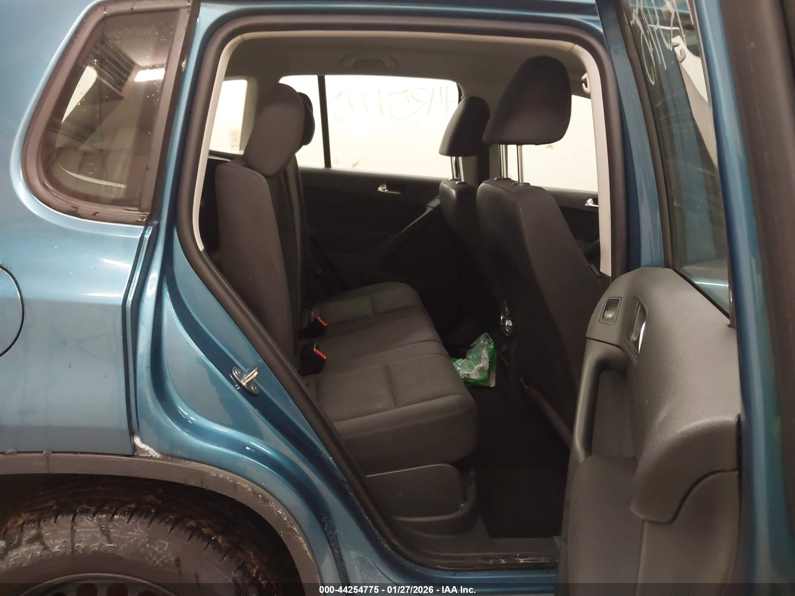 VOLKSWAGEN TIGUAN image 8