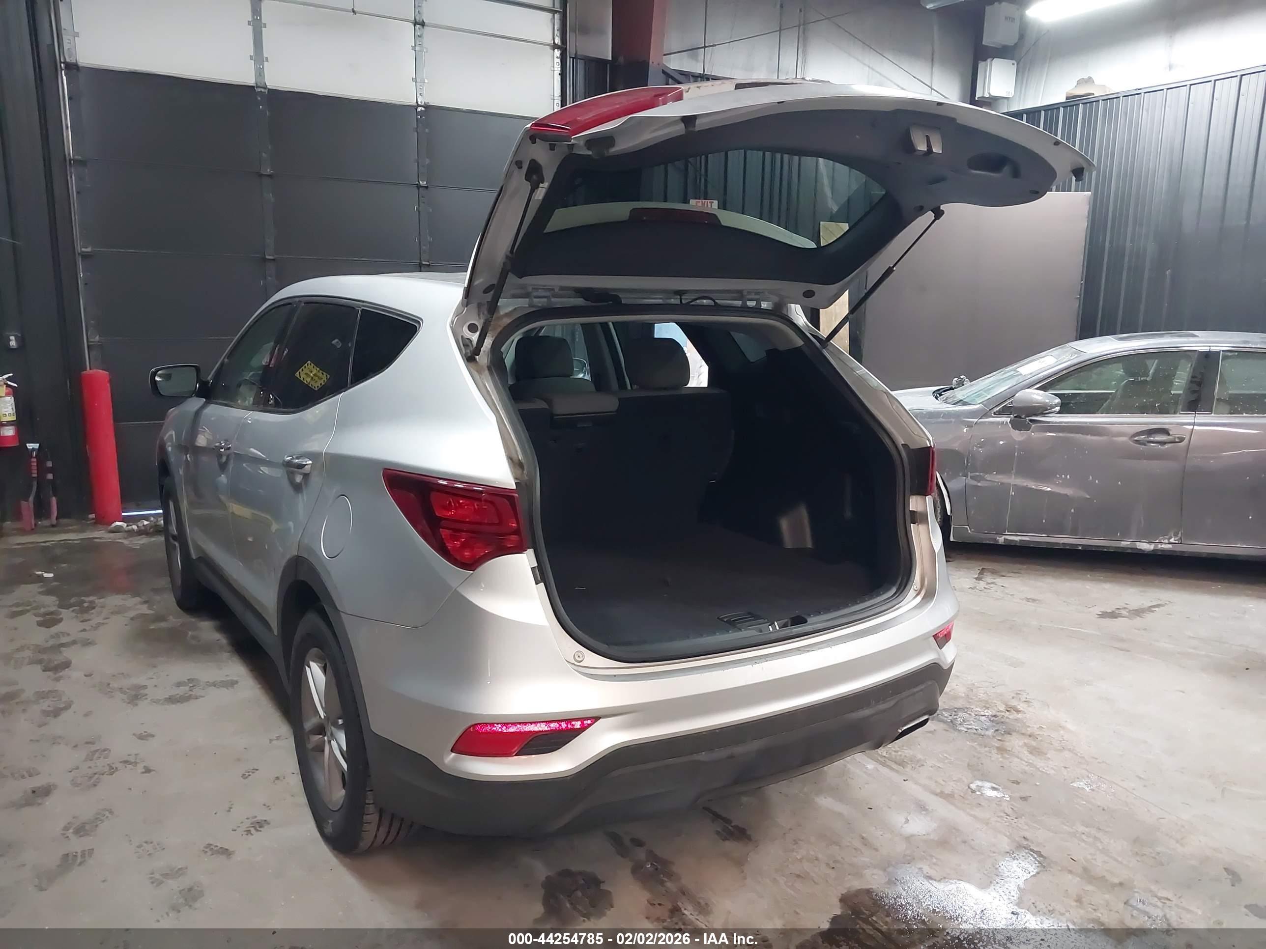 HYUNDAI SANTA image 3