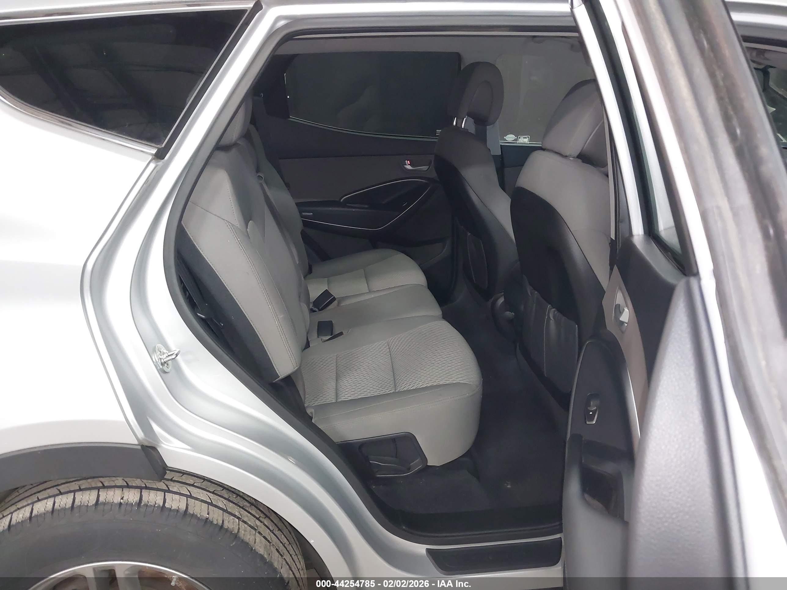 HYUNDAI SANTA image 8