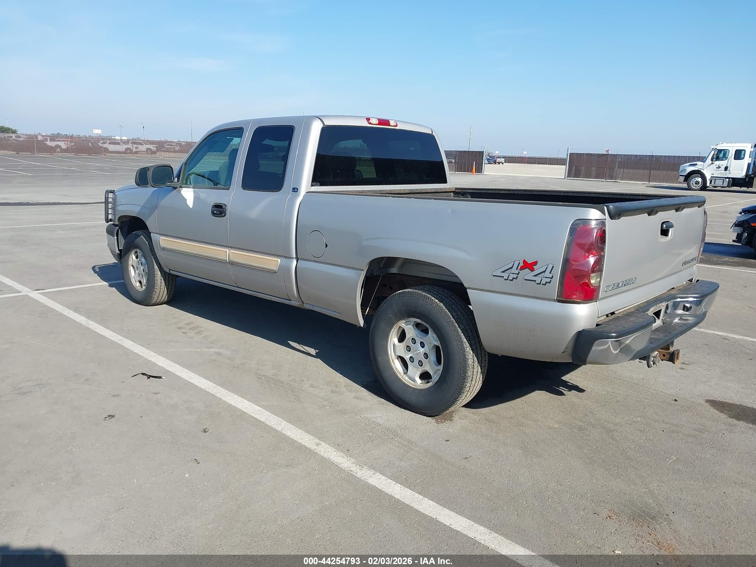 CHEVROLET SILVERADO image 3