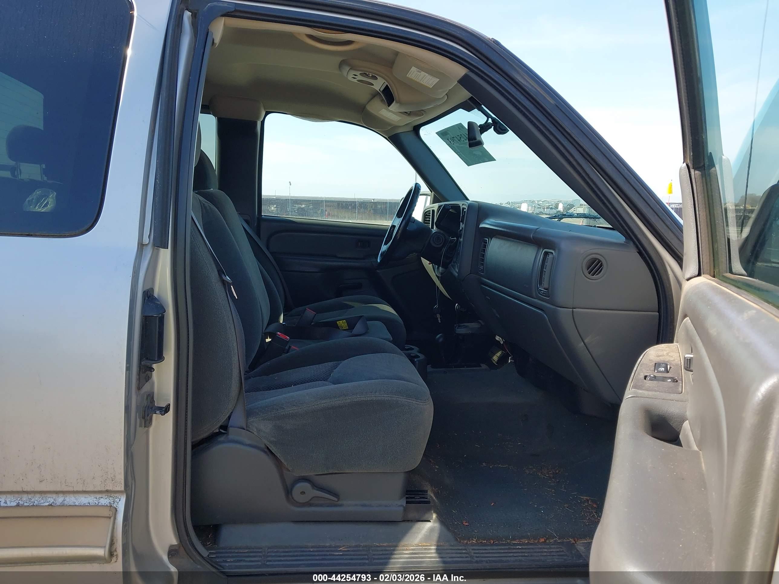 CHEVROLET SILVERADO image 5