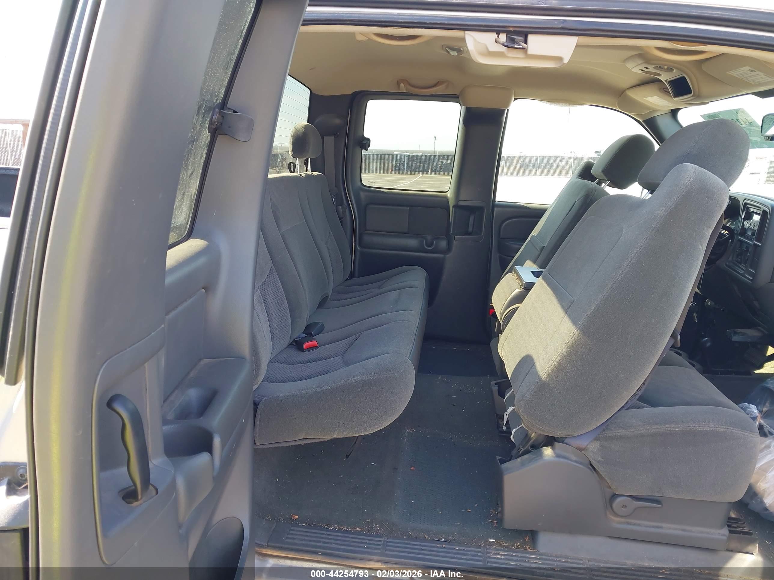 CHEVROLET SILVERADO image 8
