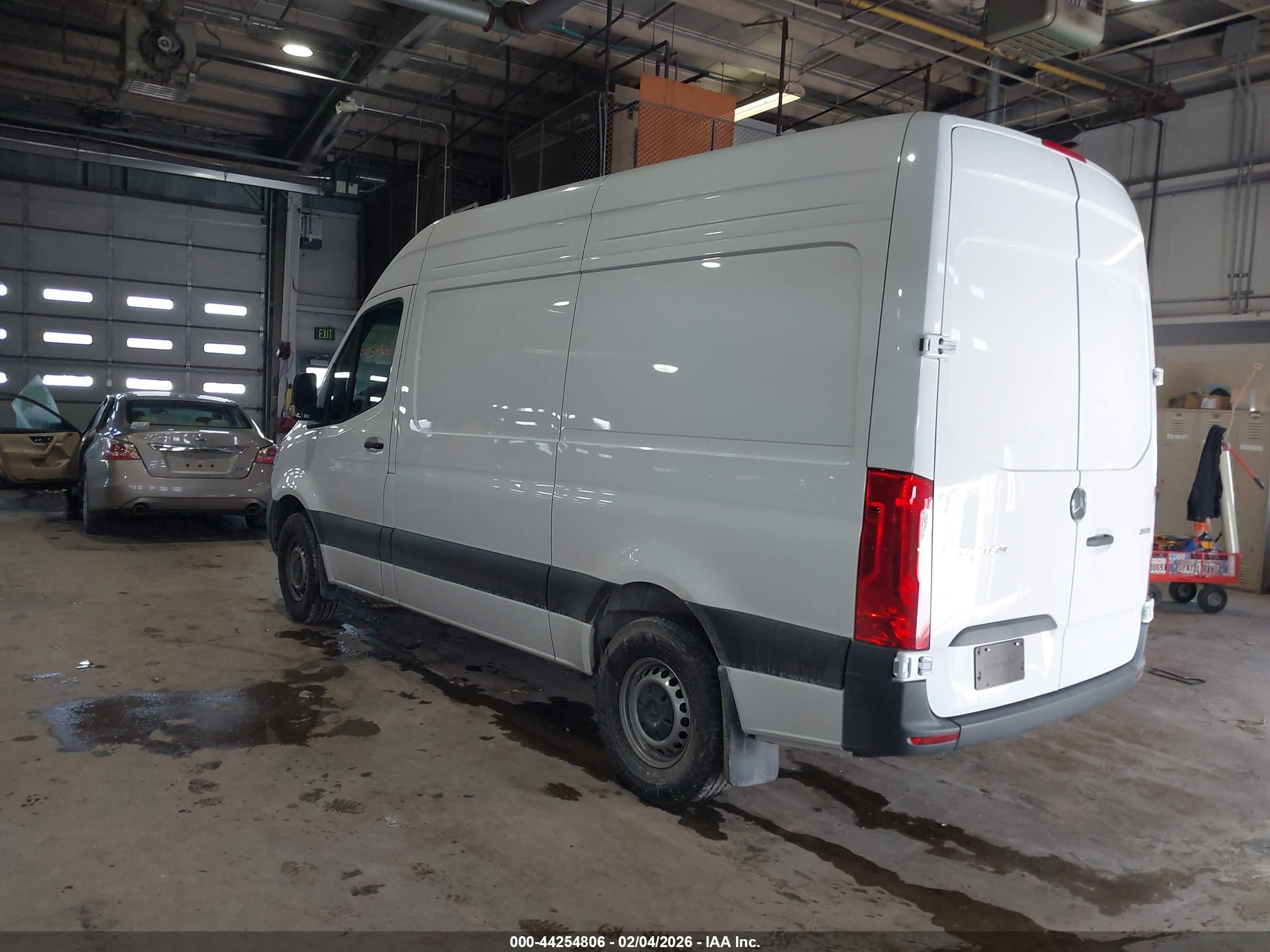MERCEDES-BENZ SPRINTER image 3