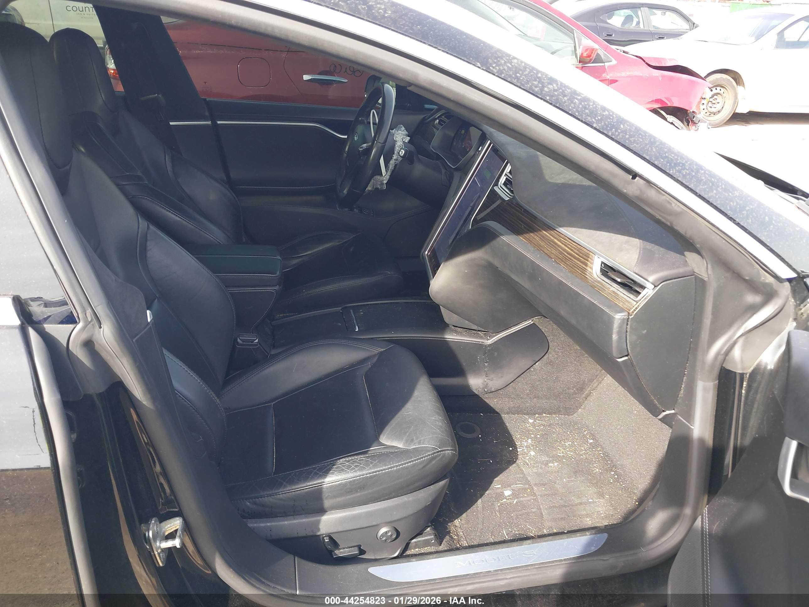 TESLA MODEL image 5