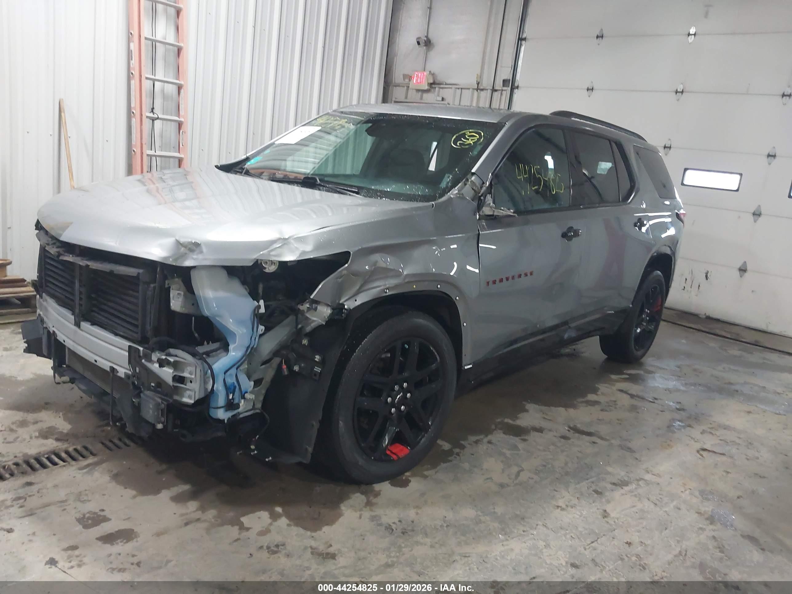 CHEVROLET TRAVERSE image 2