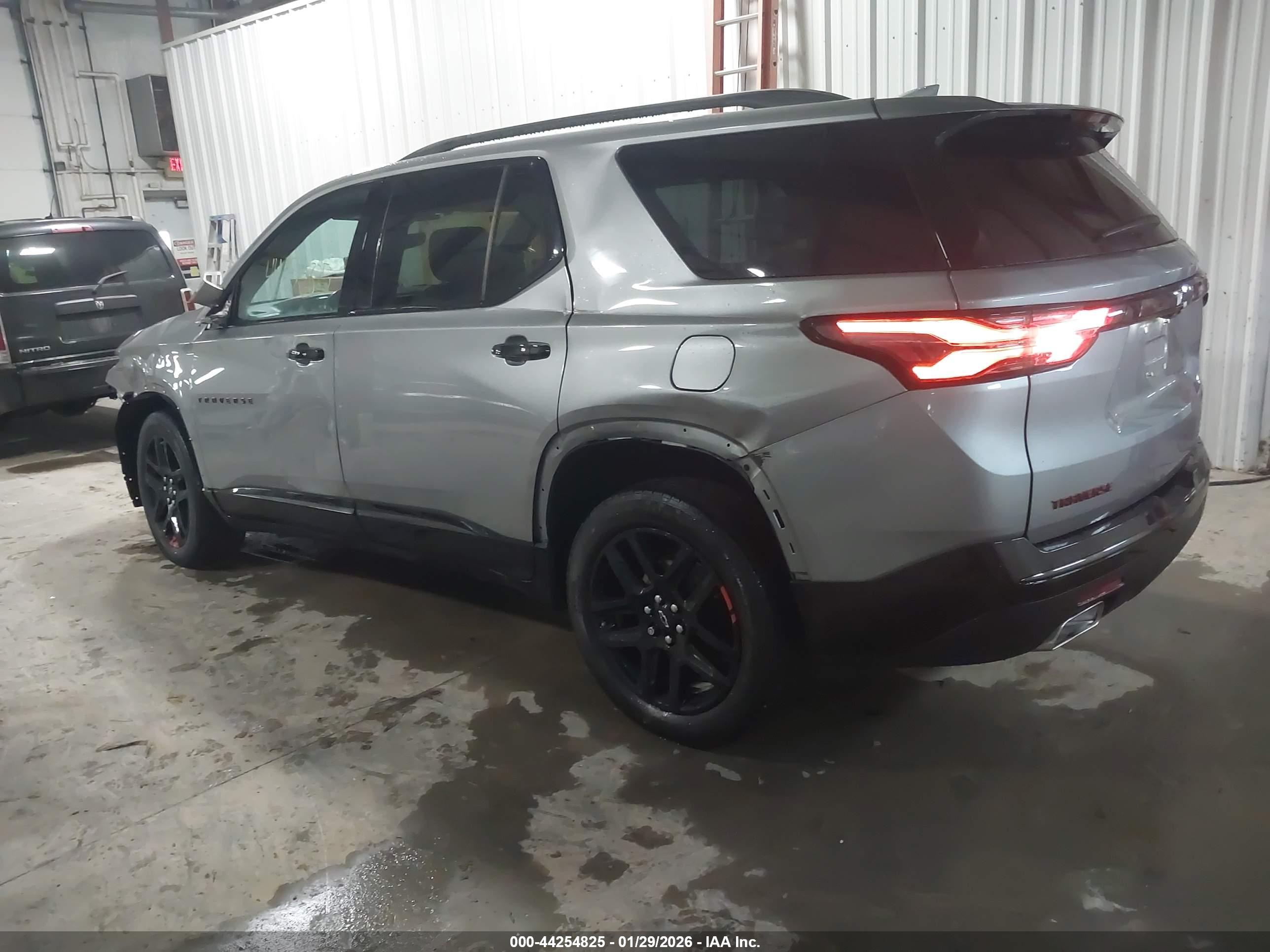 CHEVROLET TRAVERSE image 3