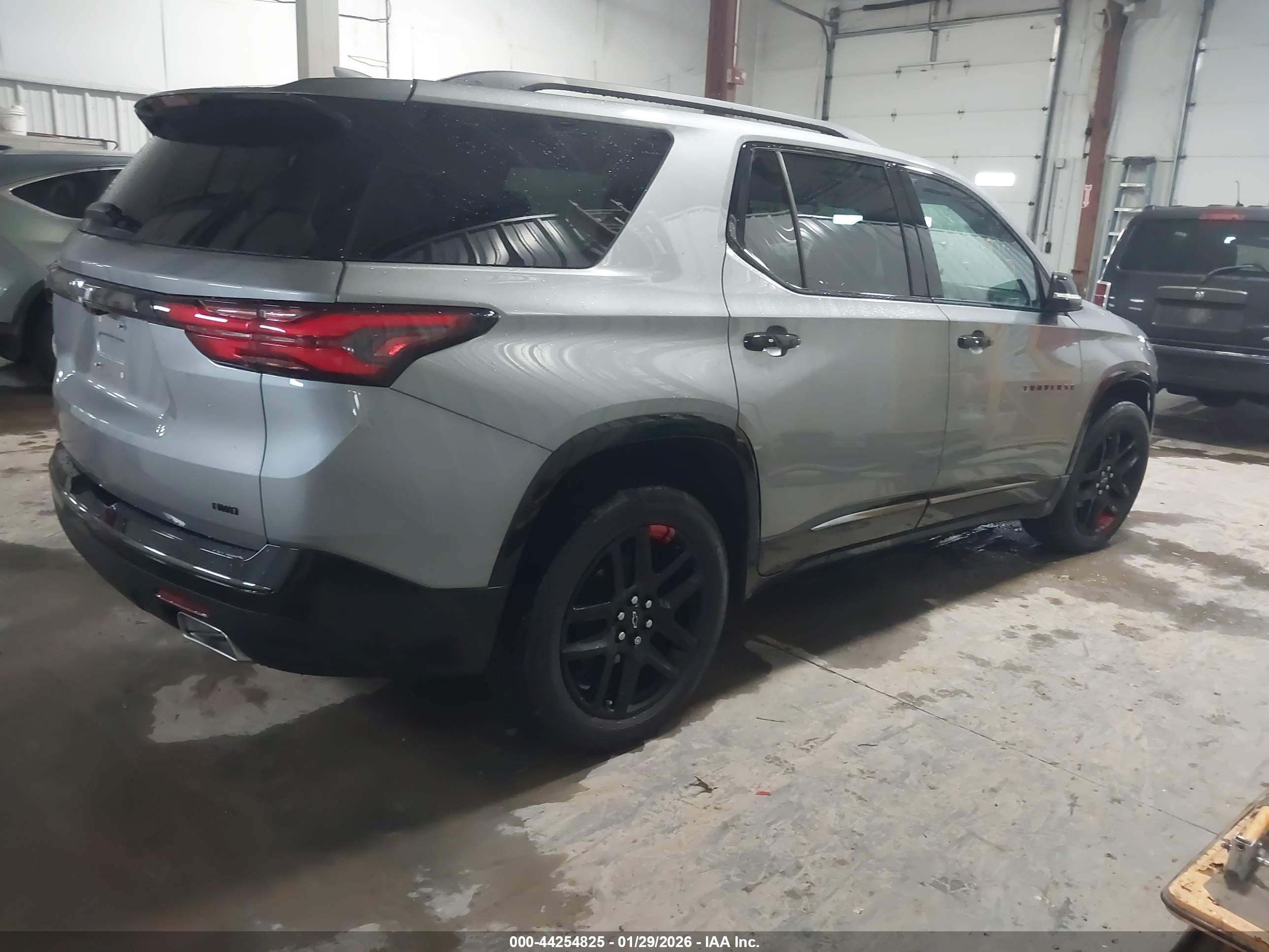 CHEVROLET TRAVERSE image 4