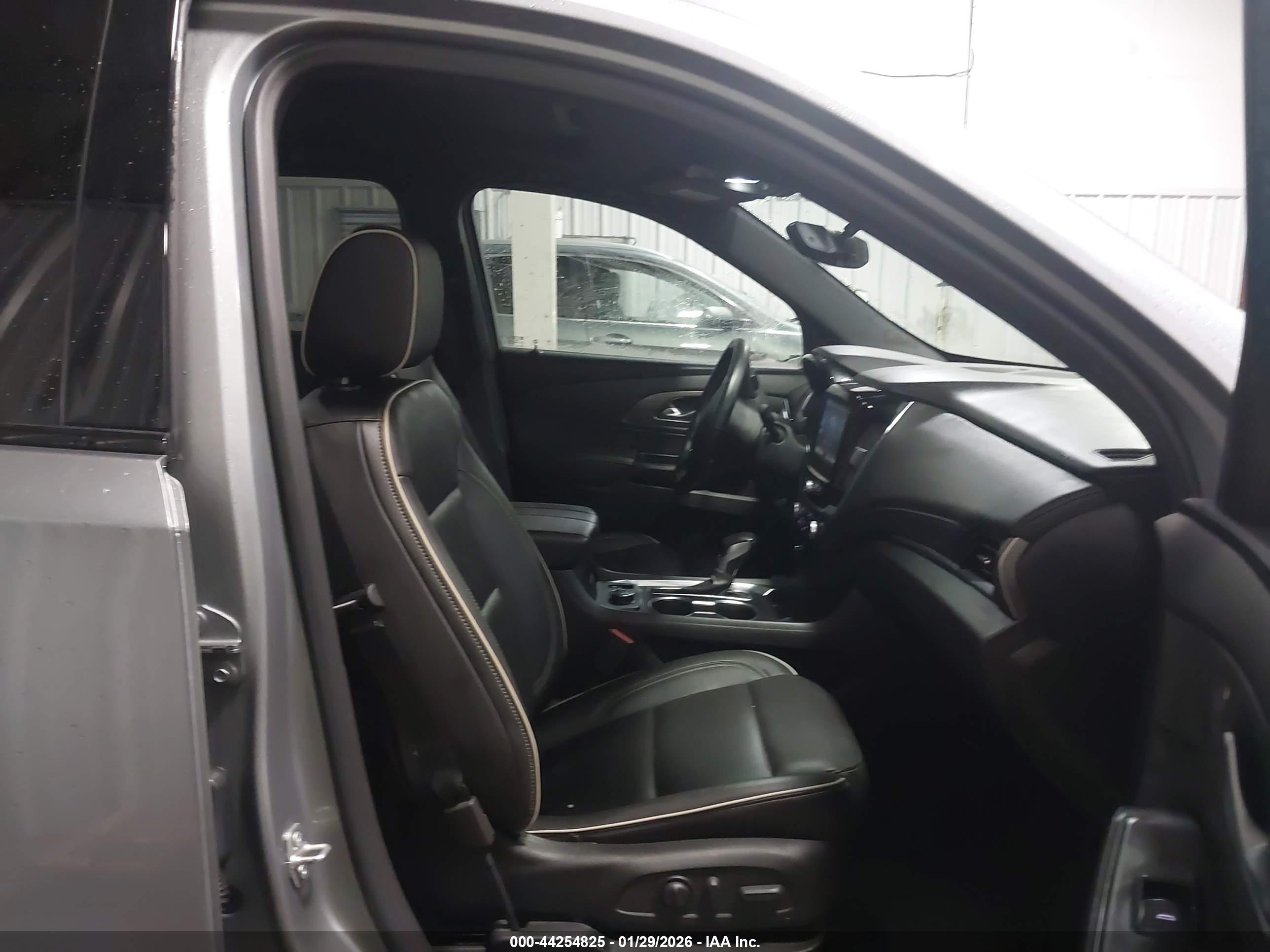 CHEVROLET TRAVERSE image 5