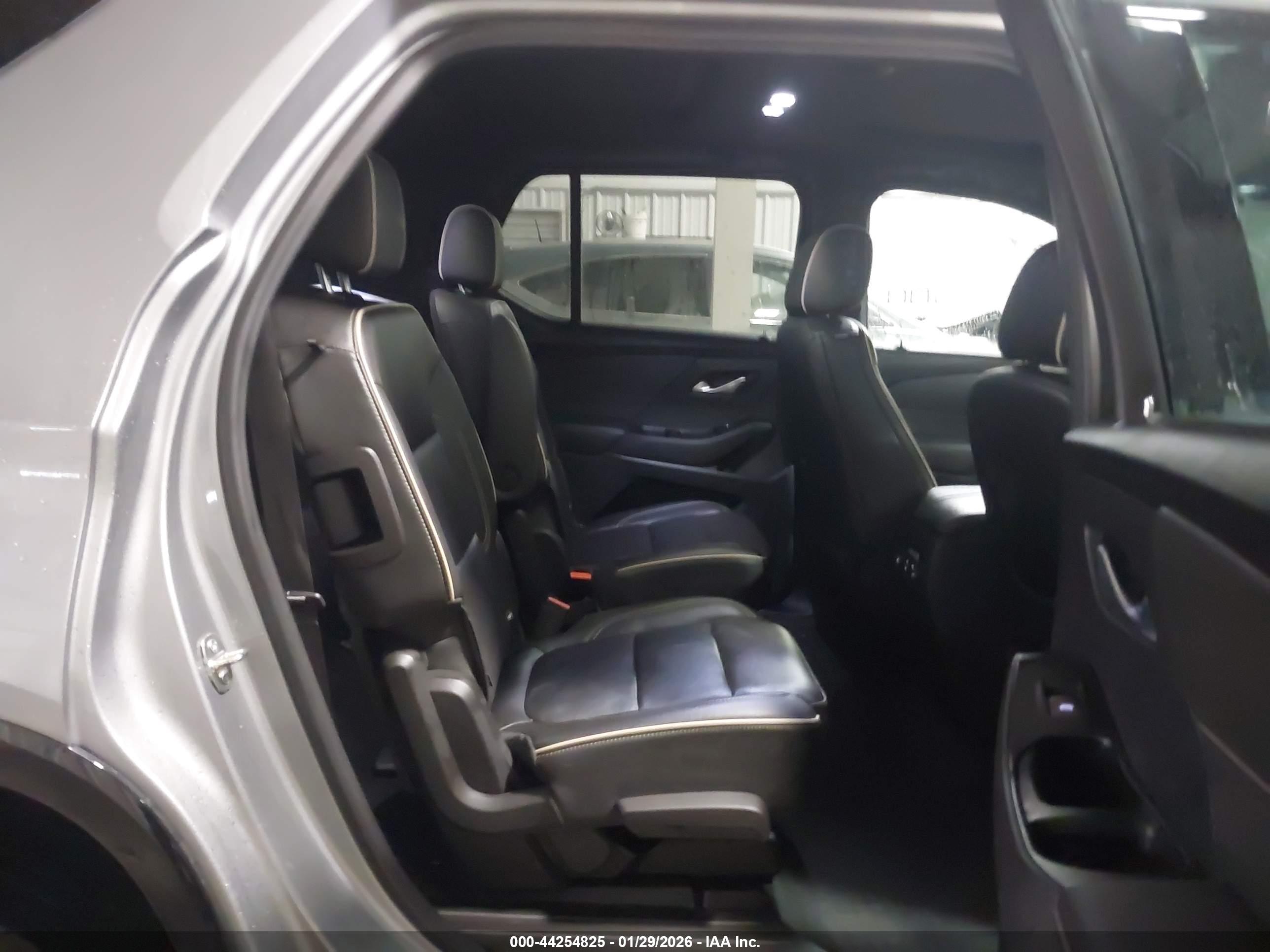 CHEVROLET TRAVERSE image 8
