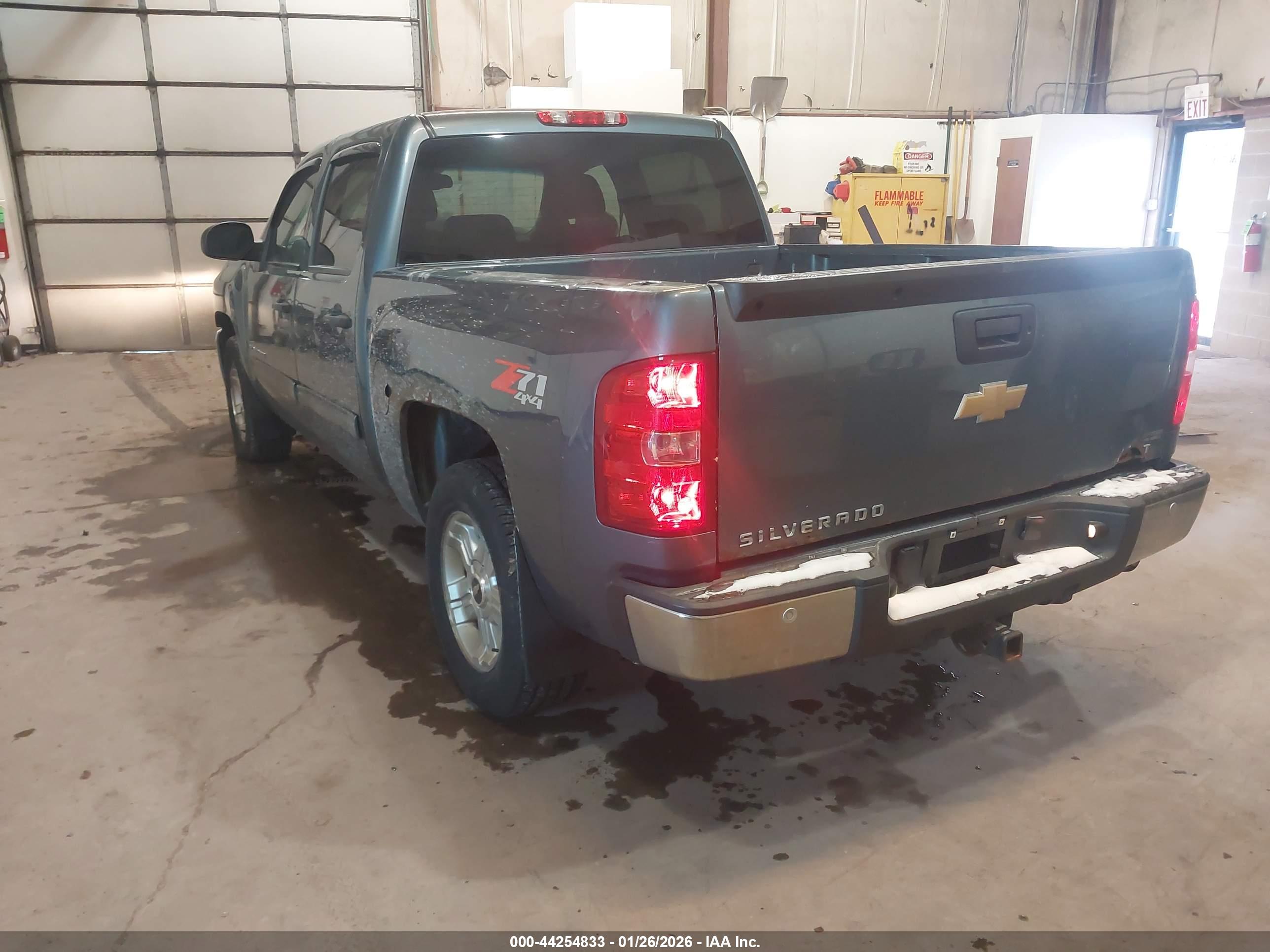 CHEVROLET SILVERADO image 3