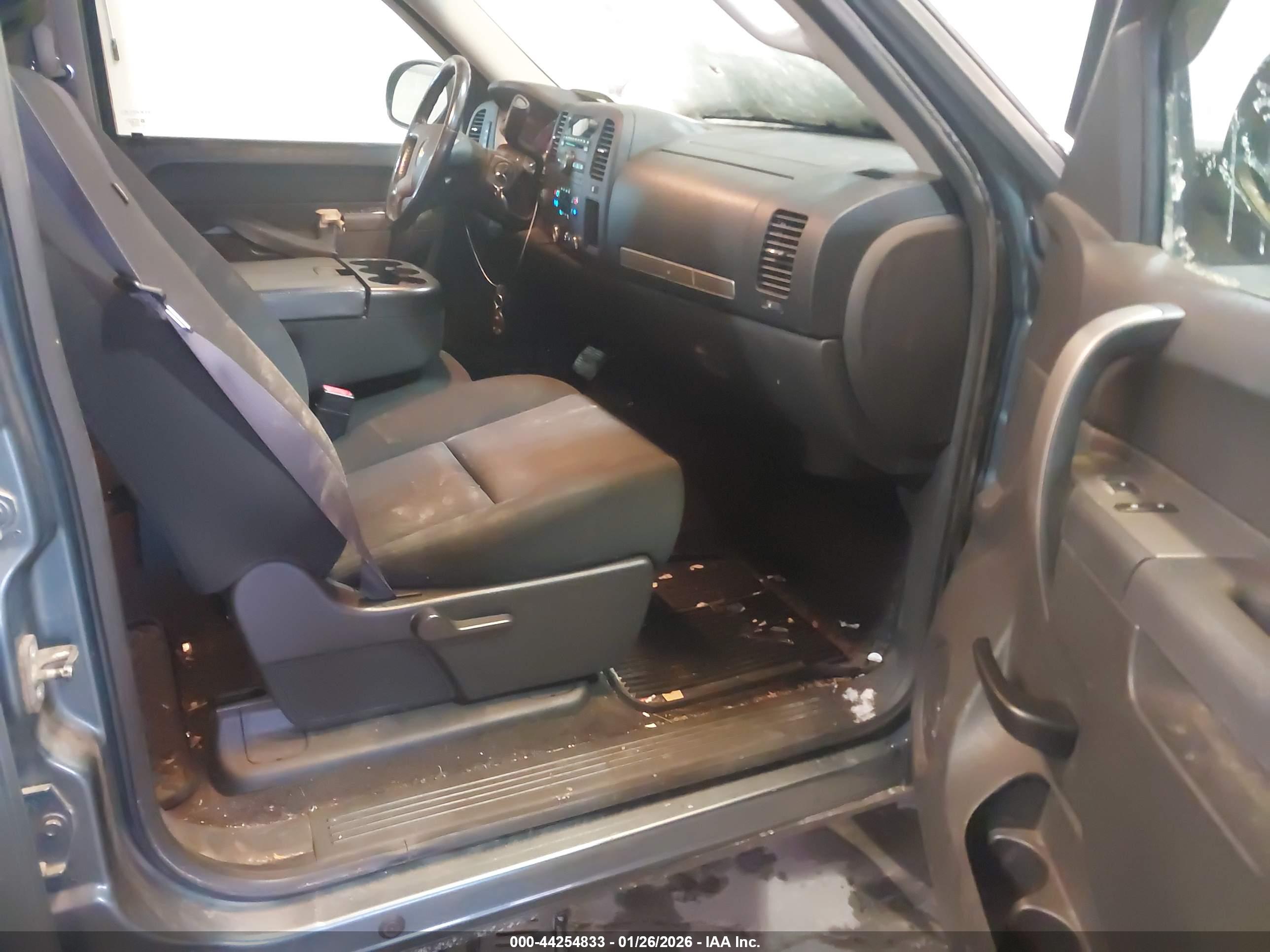 CHEVROLET SILVERADO image 5