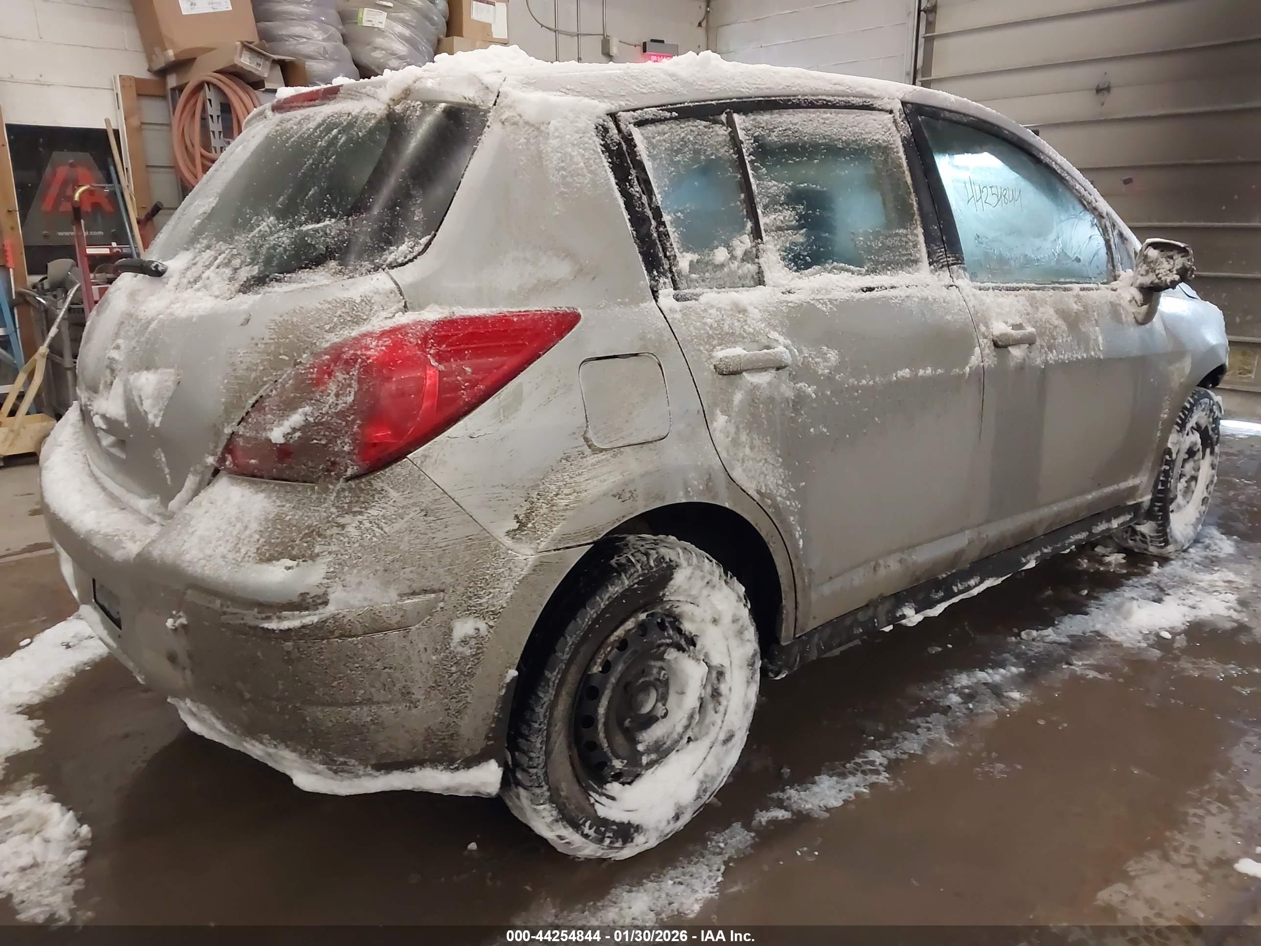NISSAN VERSA image 4