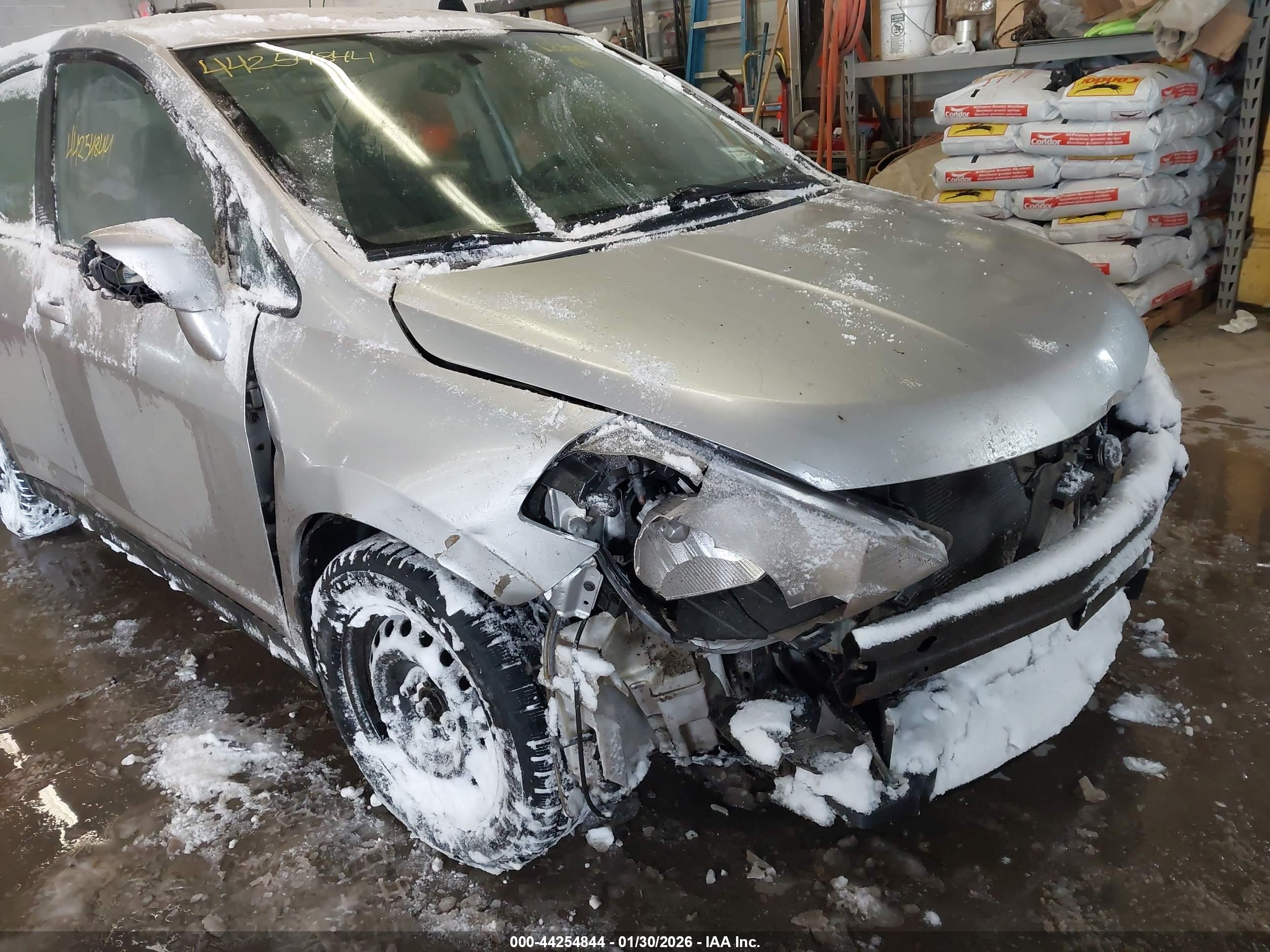 NISSAN VERSA image 6