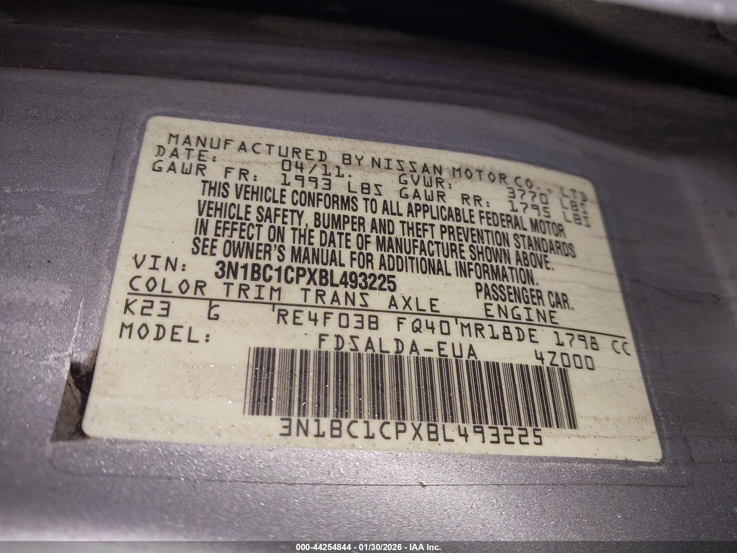 NISSAN VERSA image 9