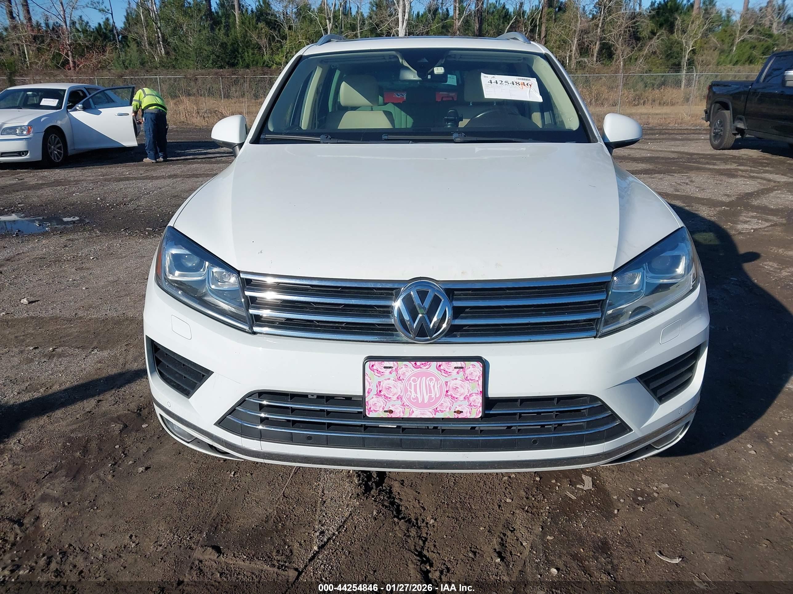 VOLKSWAGEN TOUAREG image 6