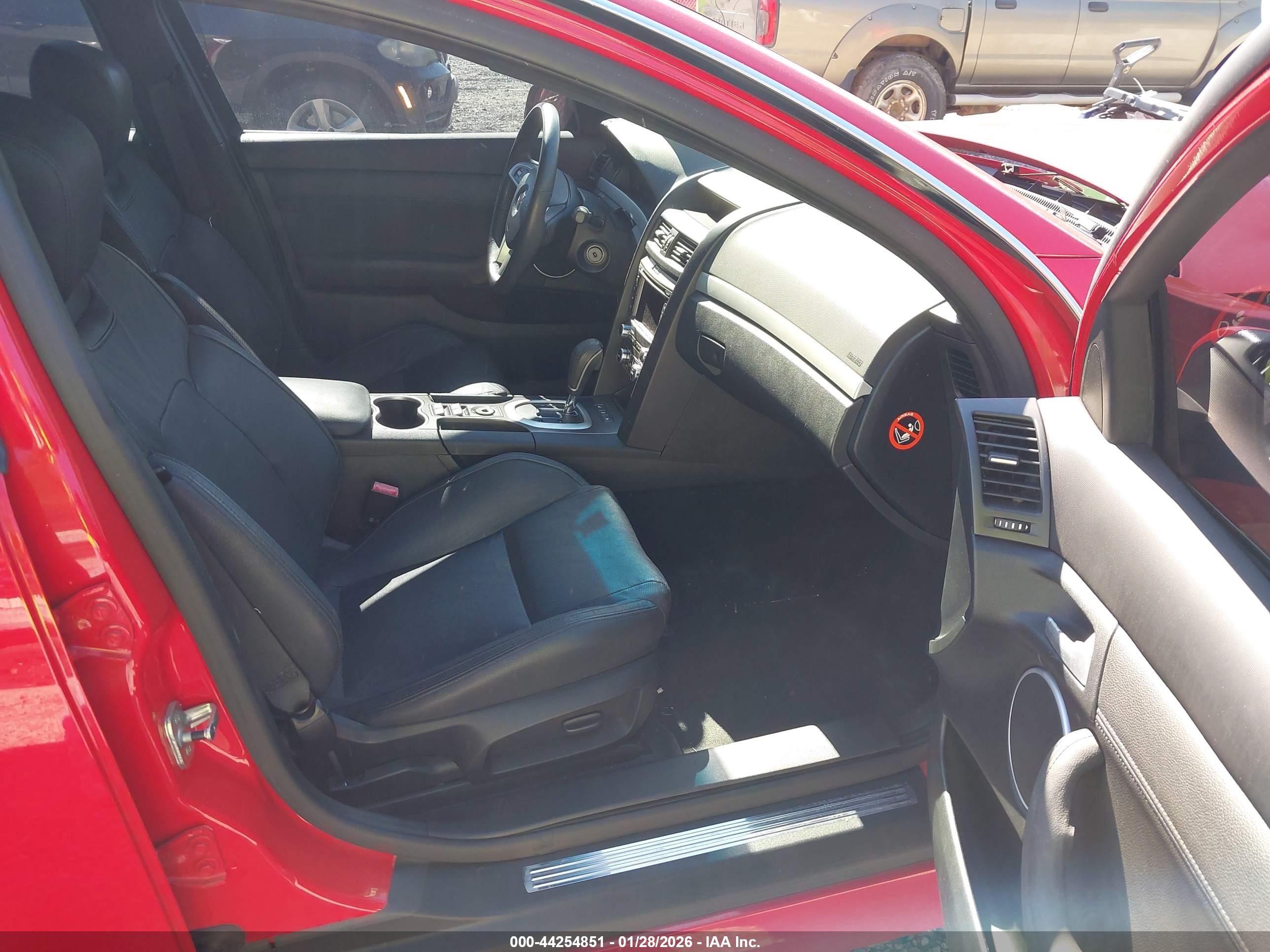 PONTIAC G8 image 5