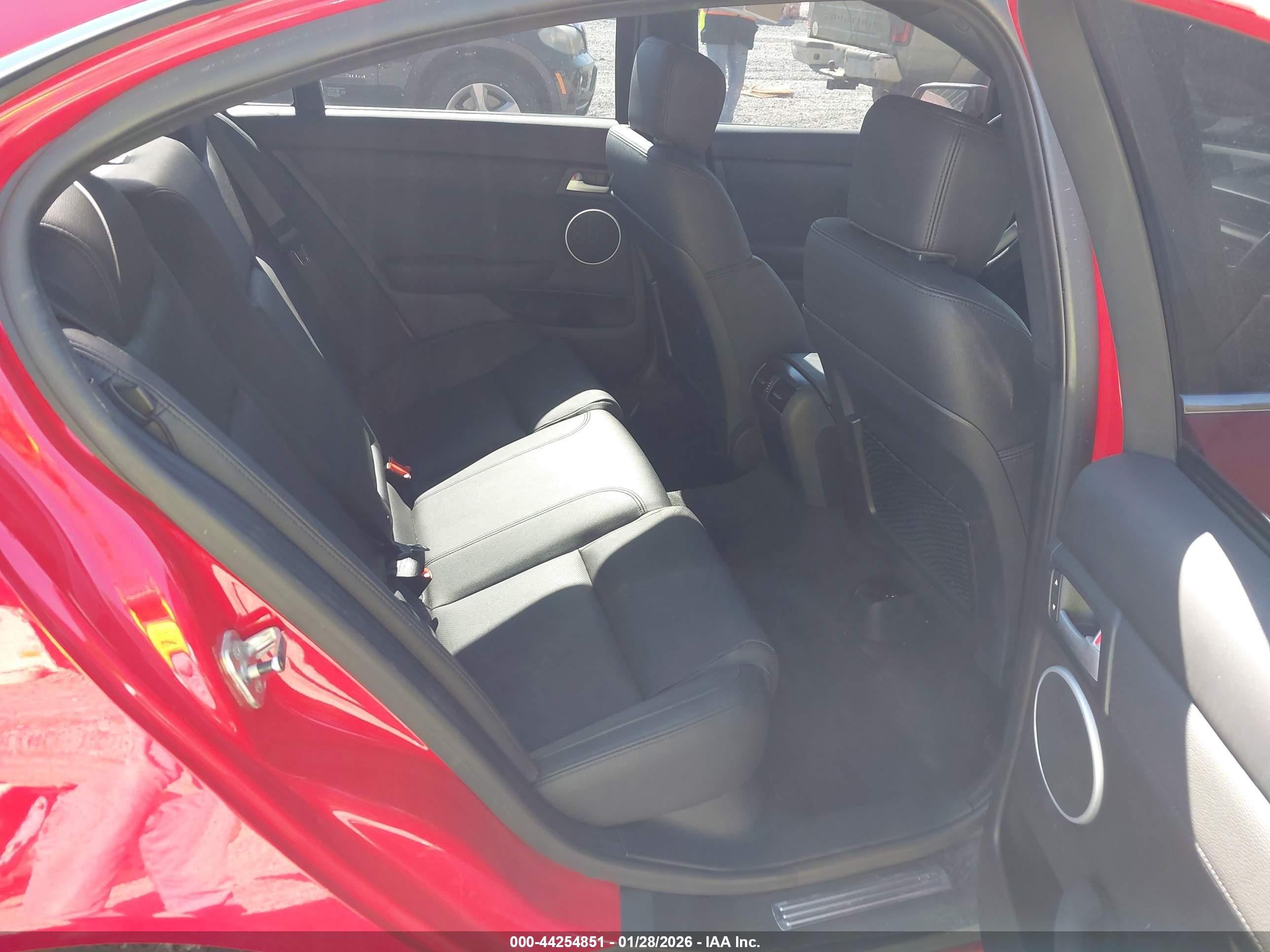 PONTIAC G8 image 8