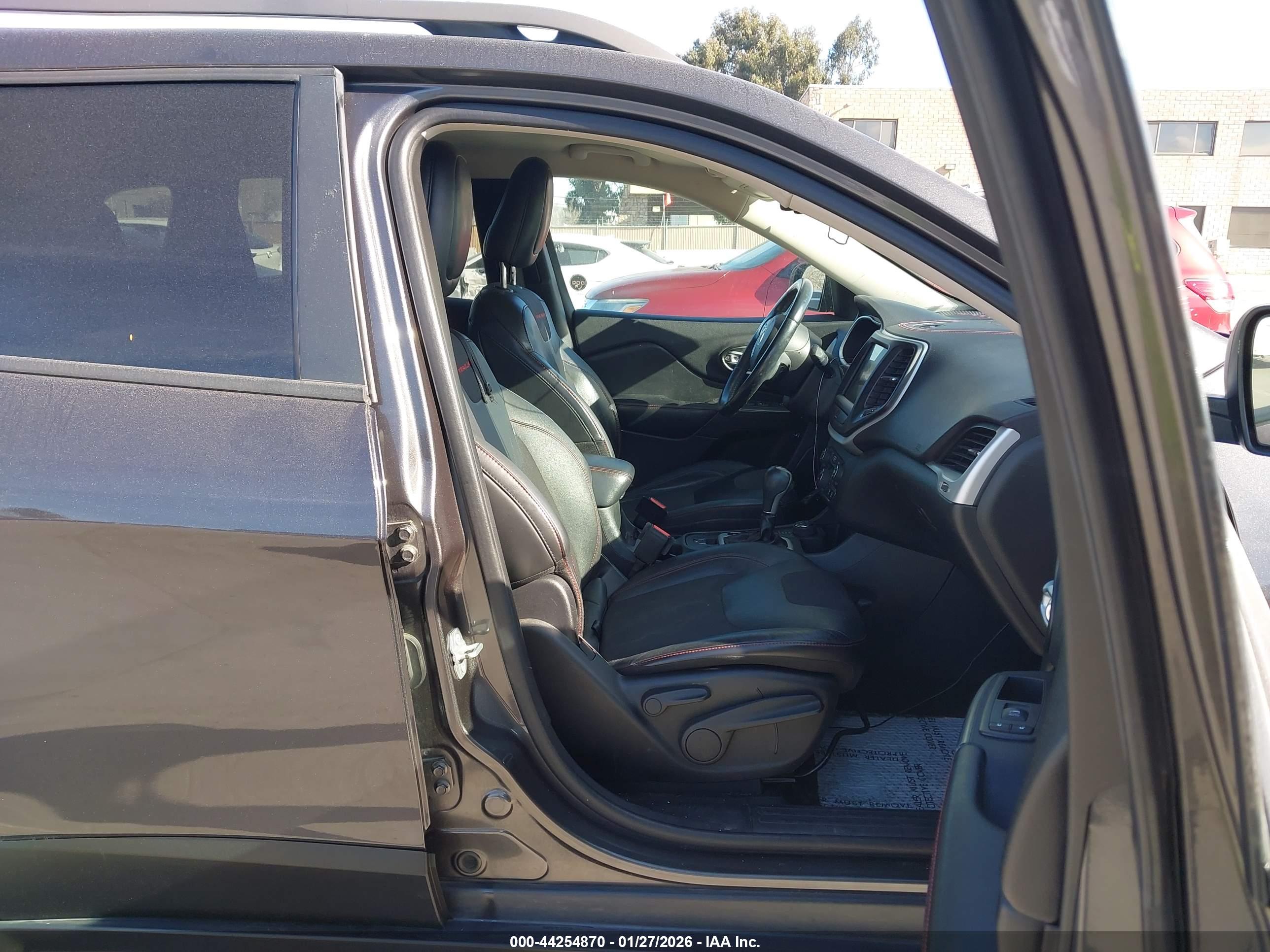 JEEP CHEROKEE image 5