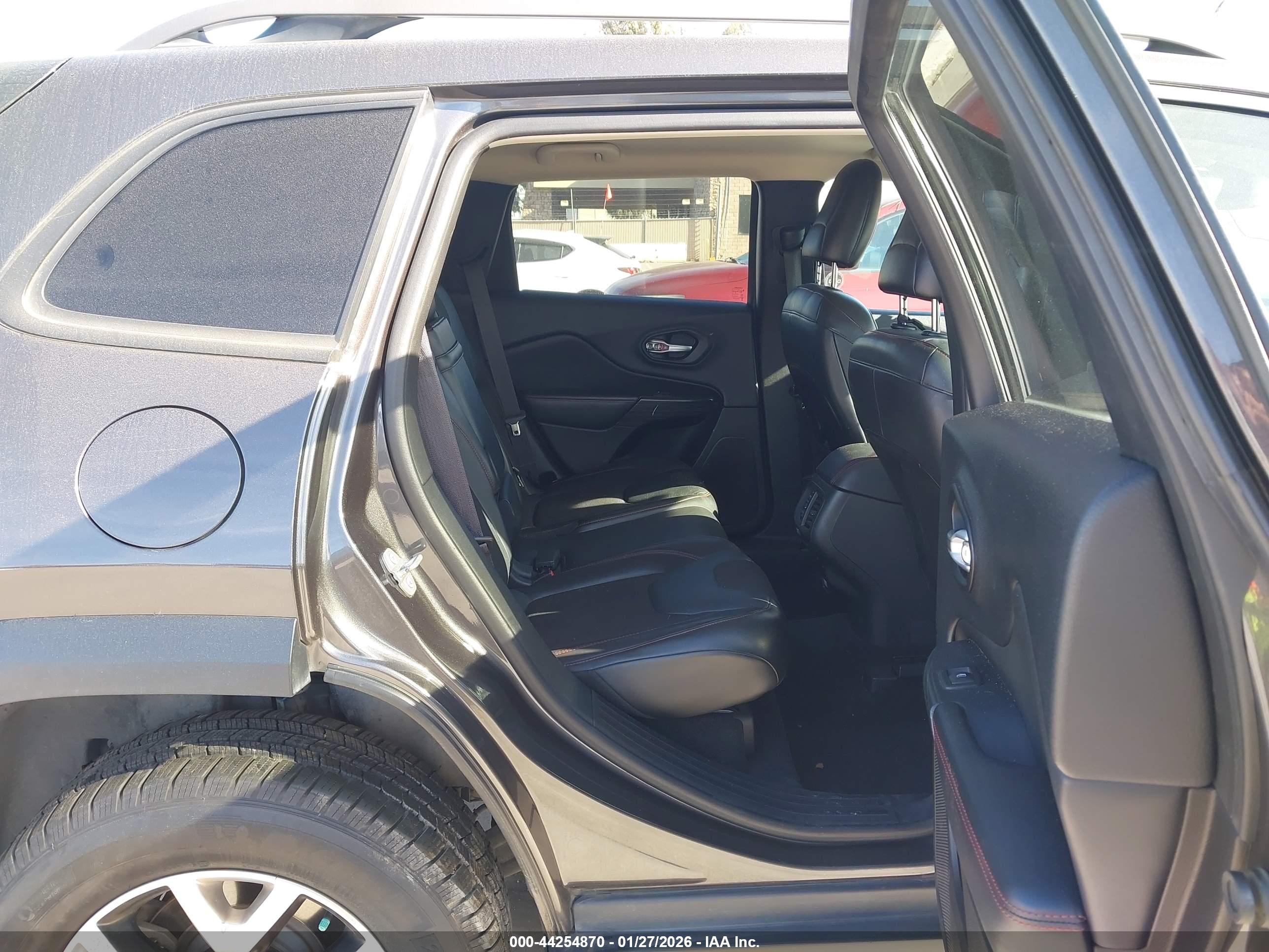 JEEP CHEROKEE image 8