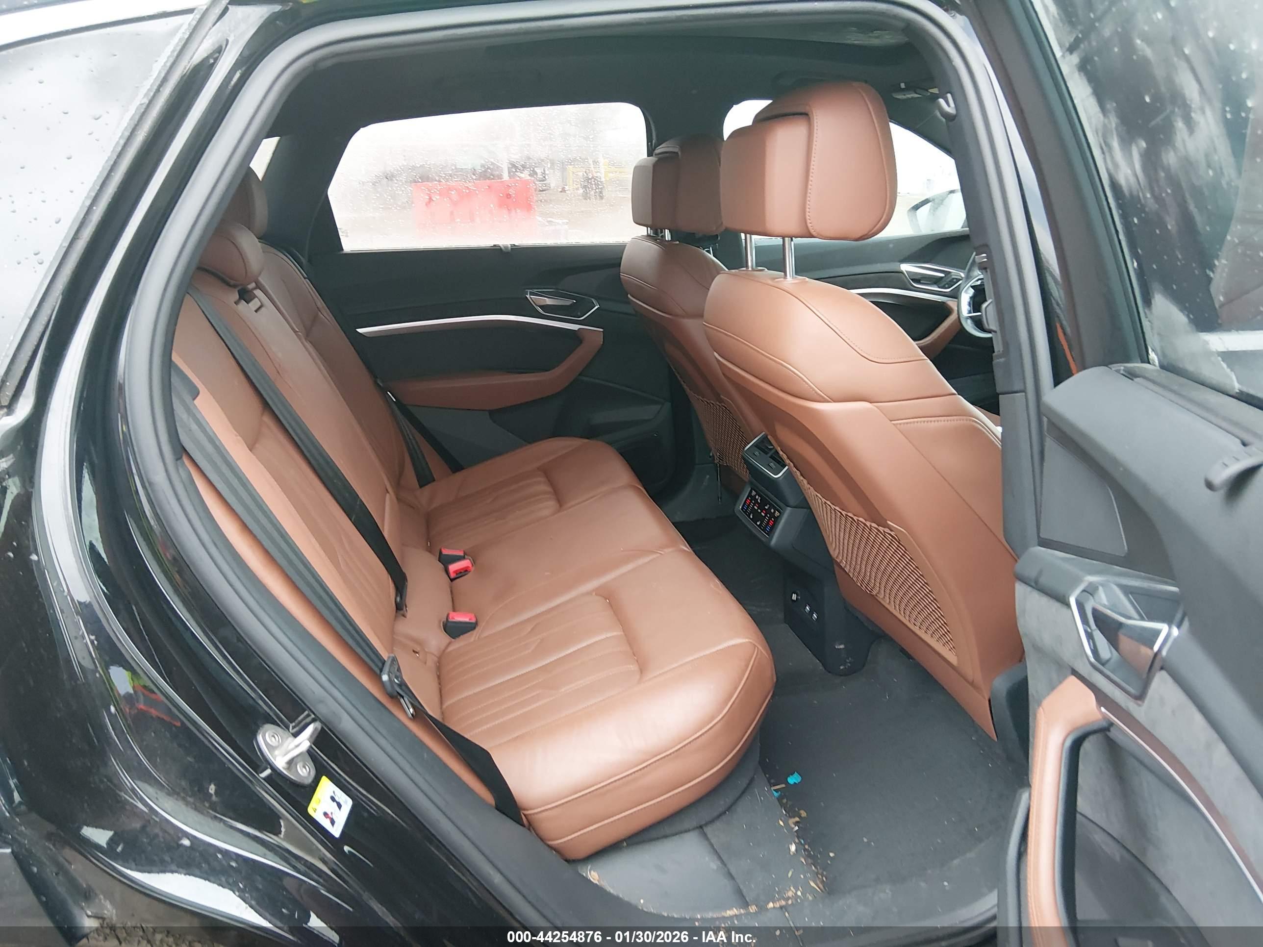 AUDI E-TRON image 8