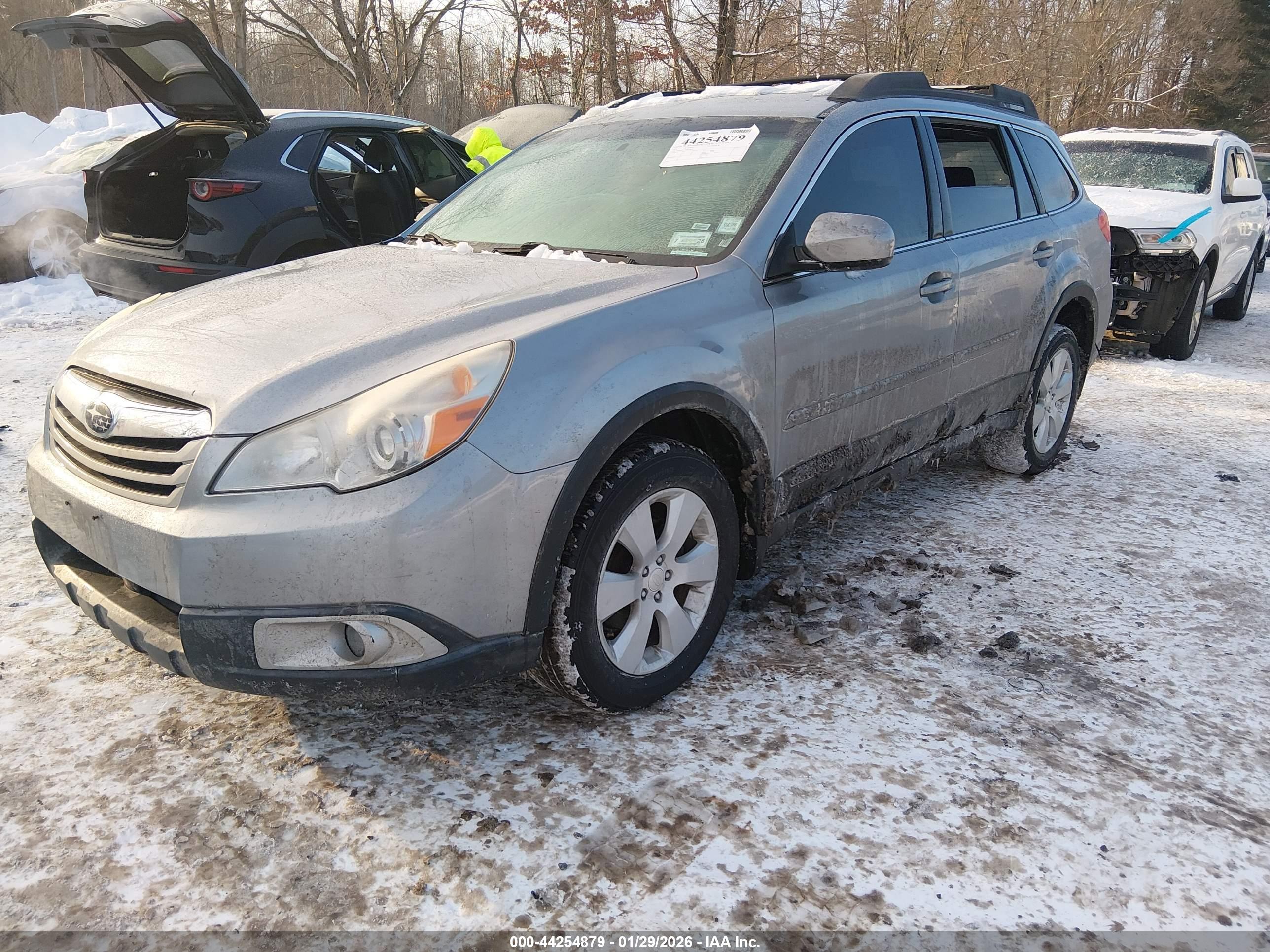 SUBARU OUTBACK image 2