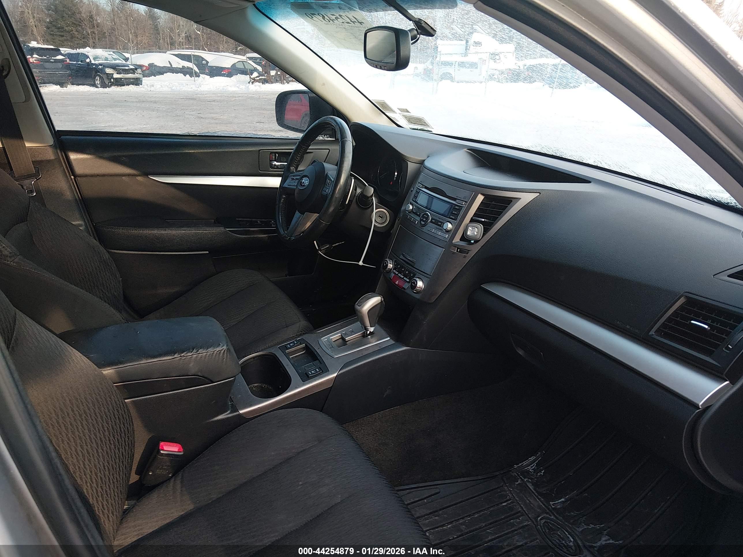 SUBARU OUTBACK image 5