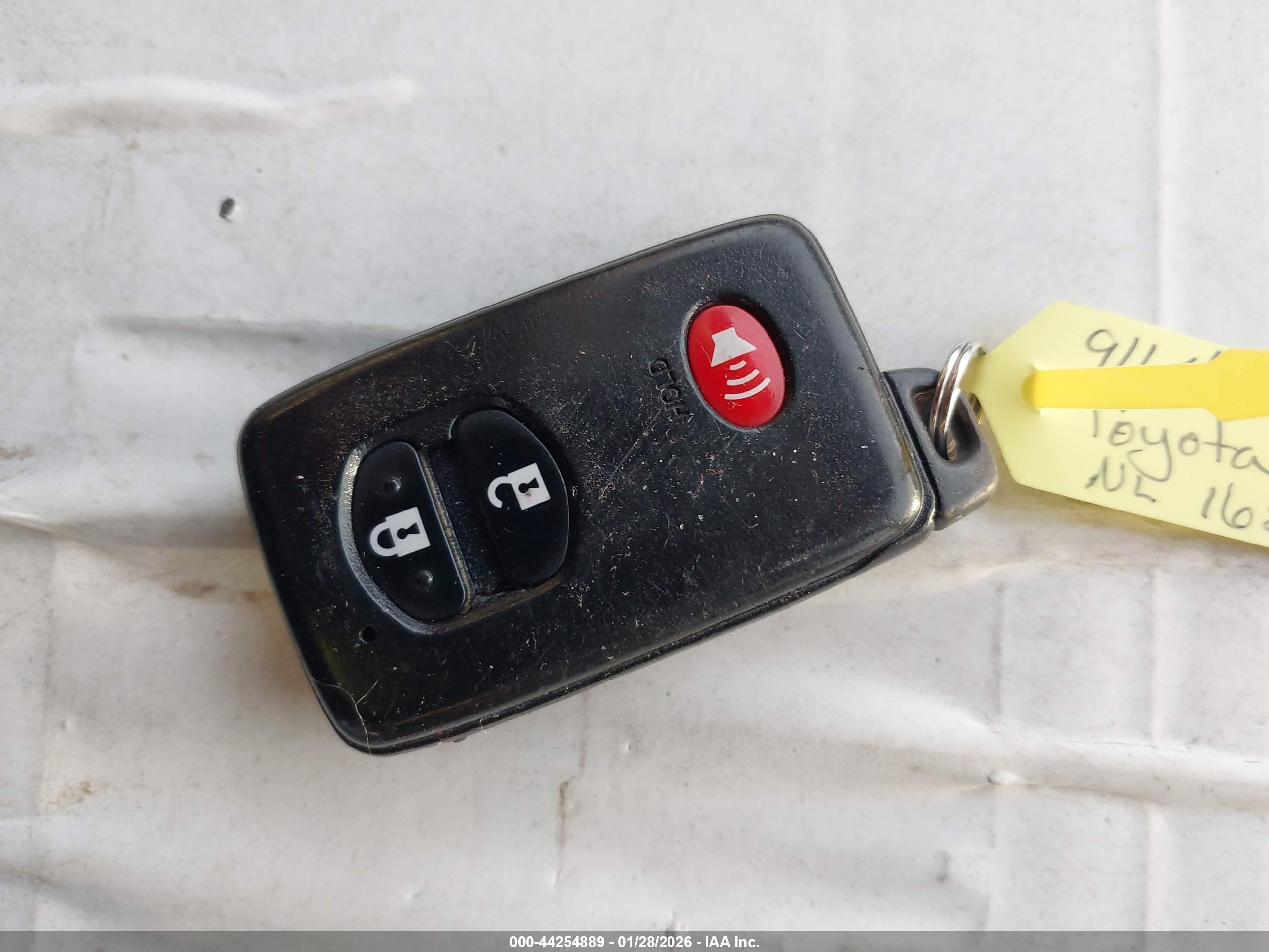 TOYOTA PRIUS image 11