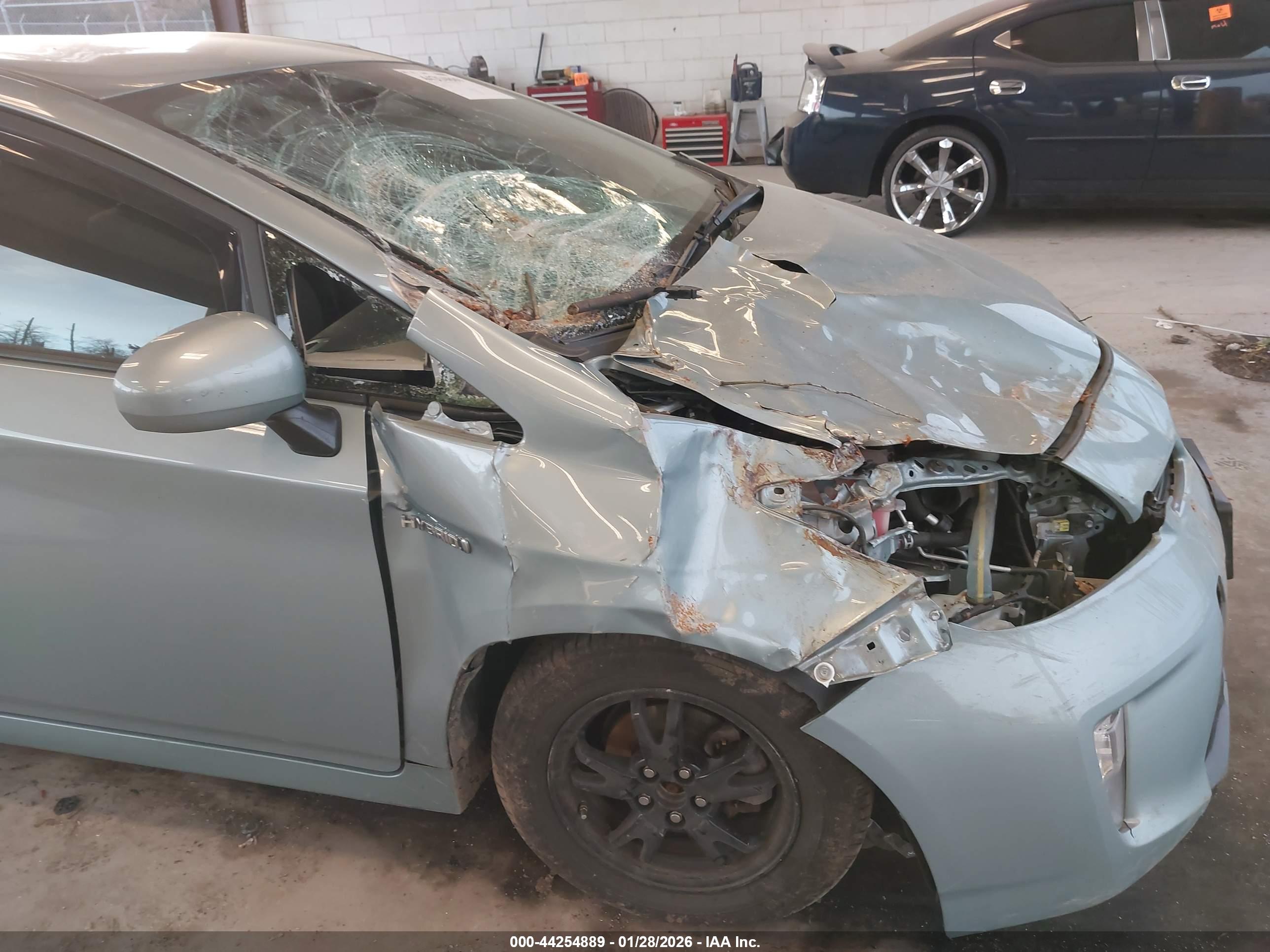 TOYOTA PRIUS image 6