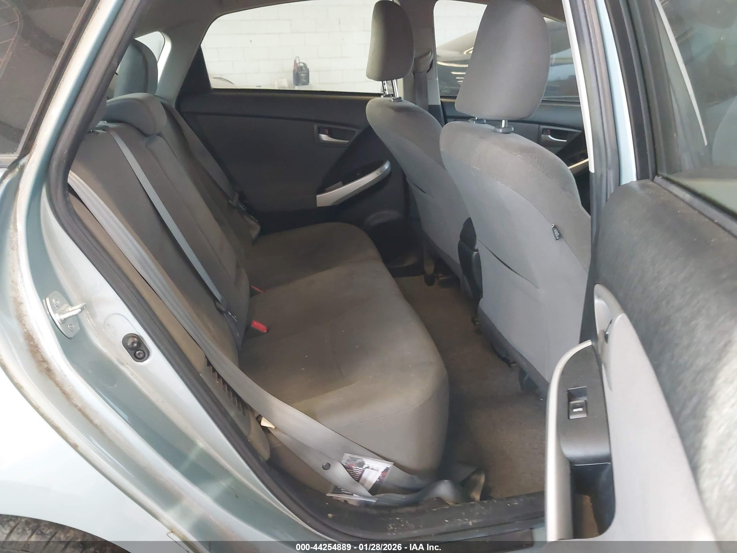 TOYOTA PRIUS image 8