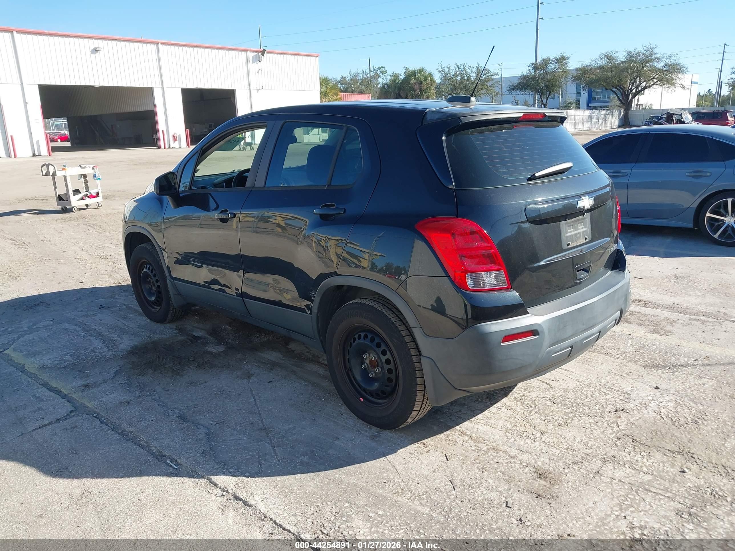 CHEVROLET TRAX image 3