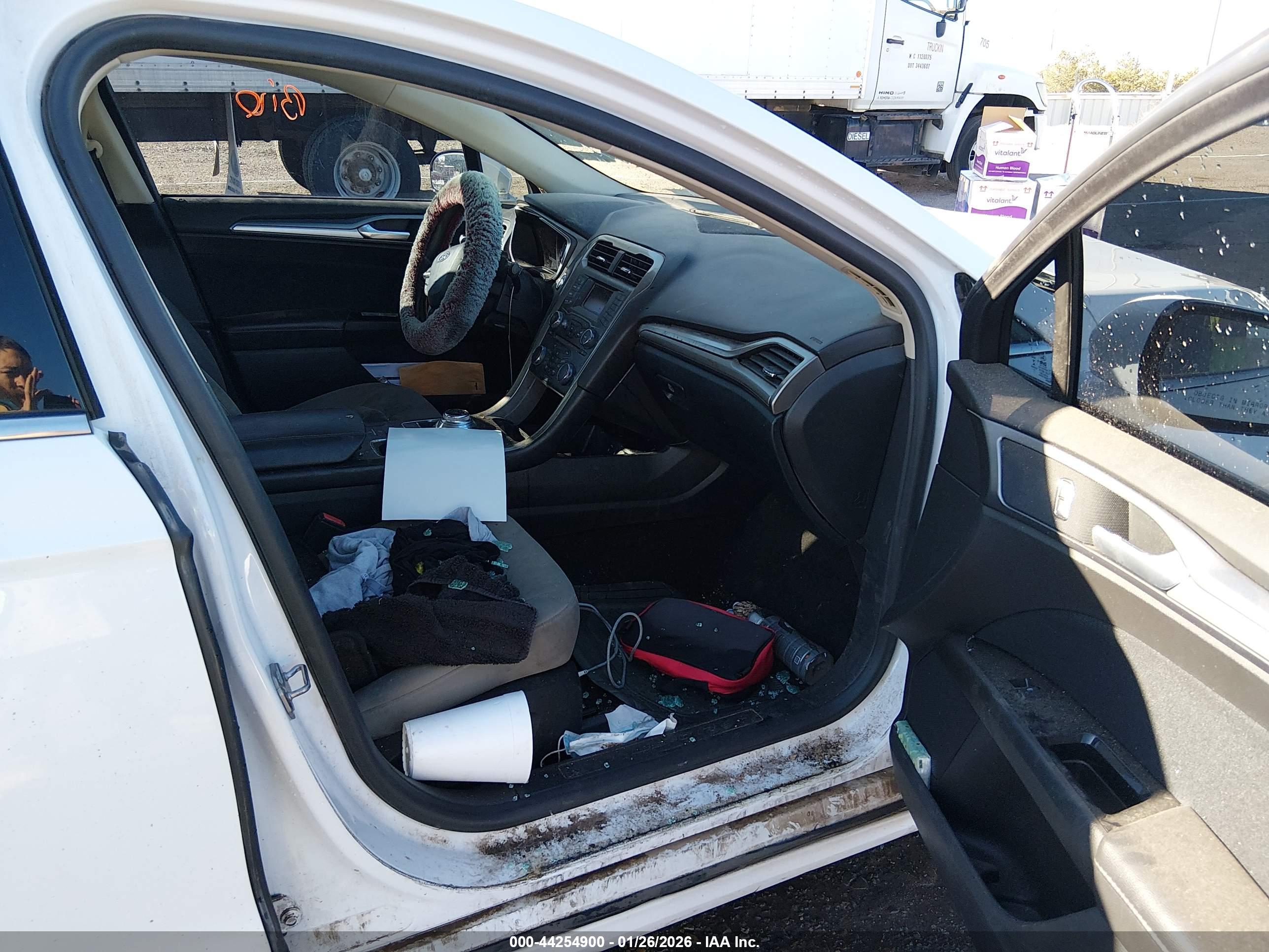 FORD FUSION image 5