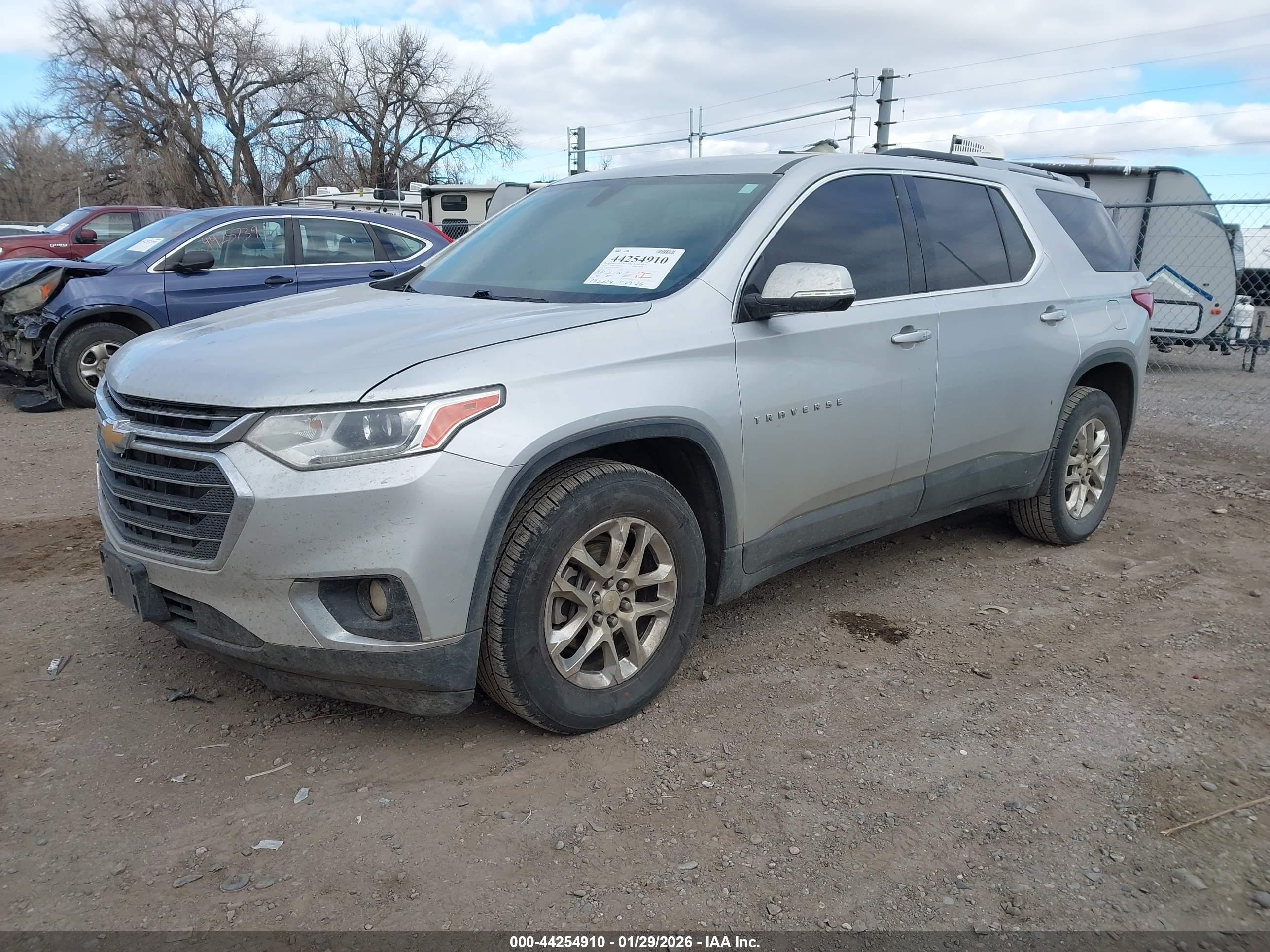 CHEVROLET TRAVERSE image 2
