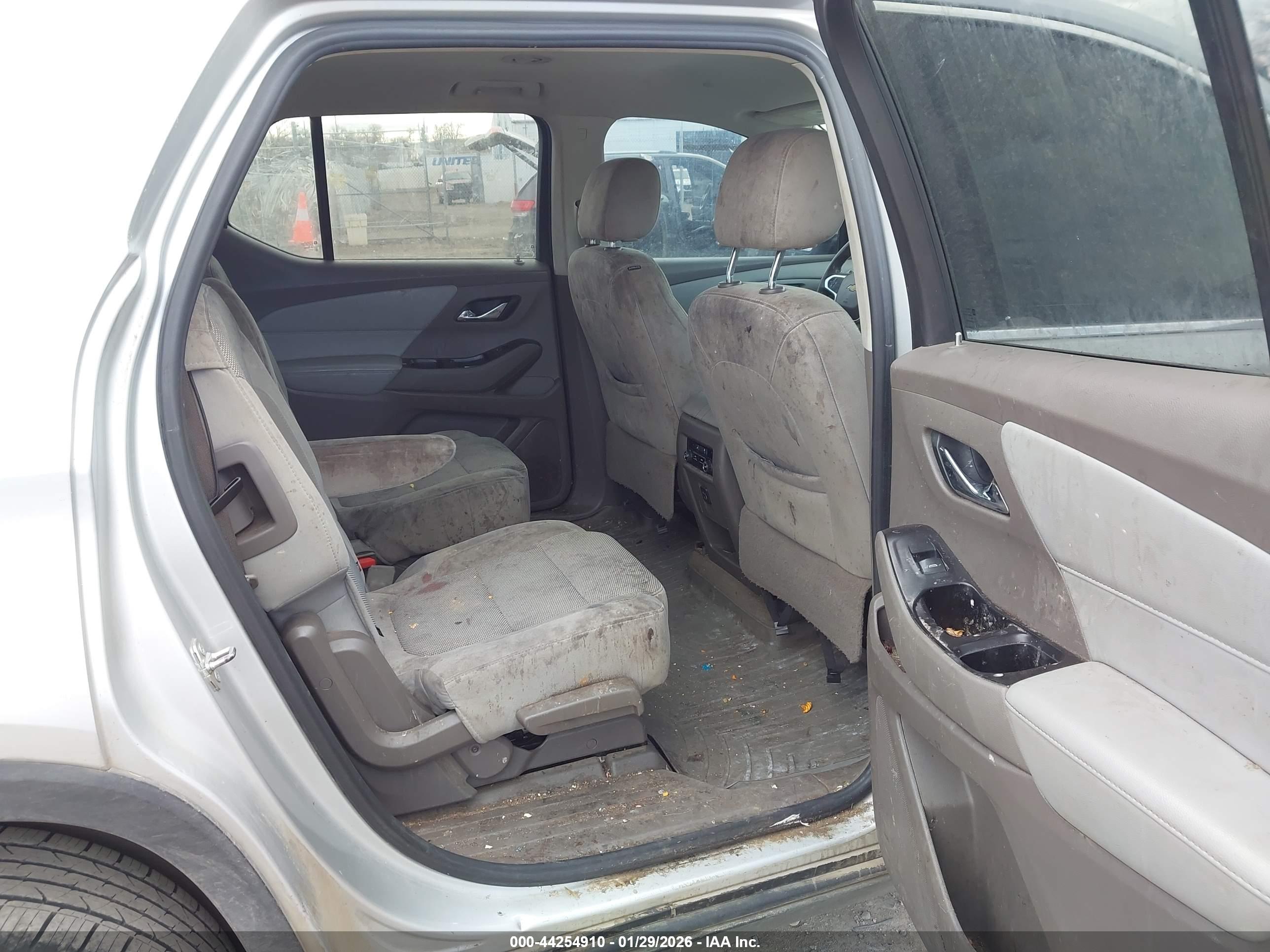 CHEVROLET TRAVERSE image 8