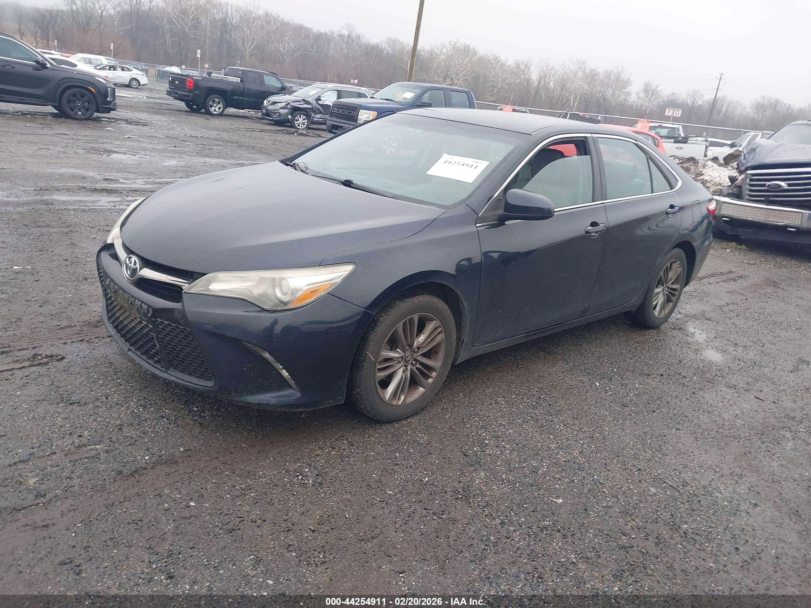 TOYOTA CAMRY image 2