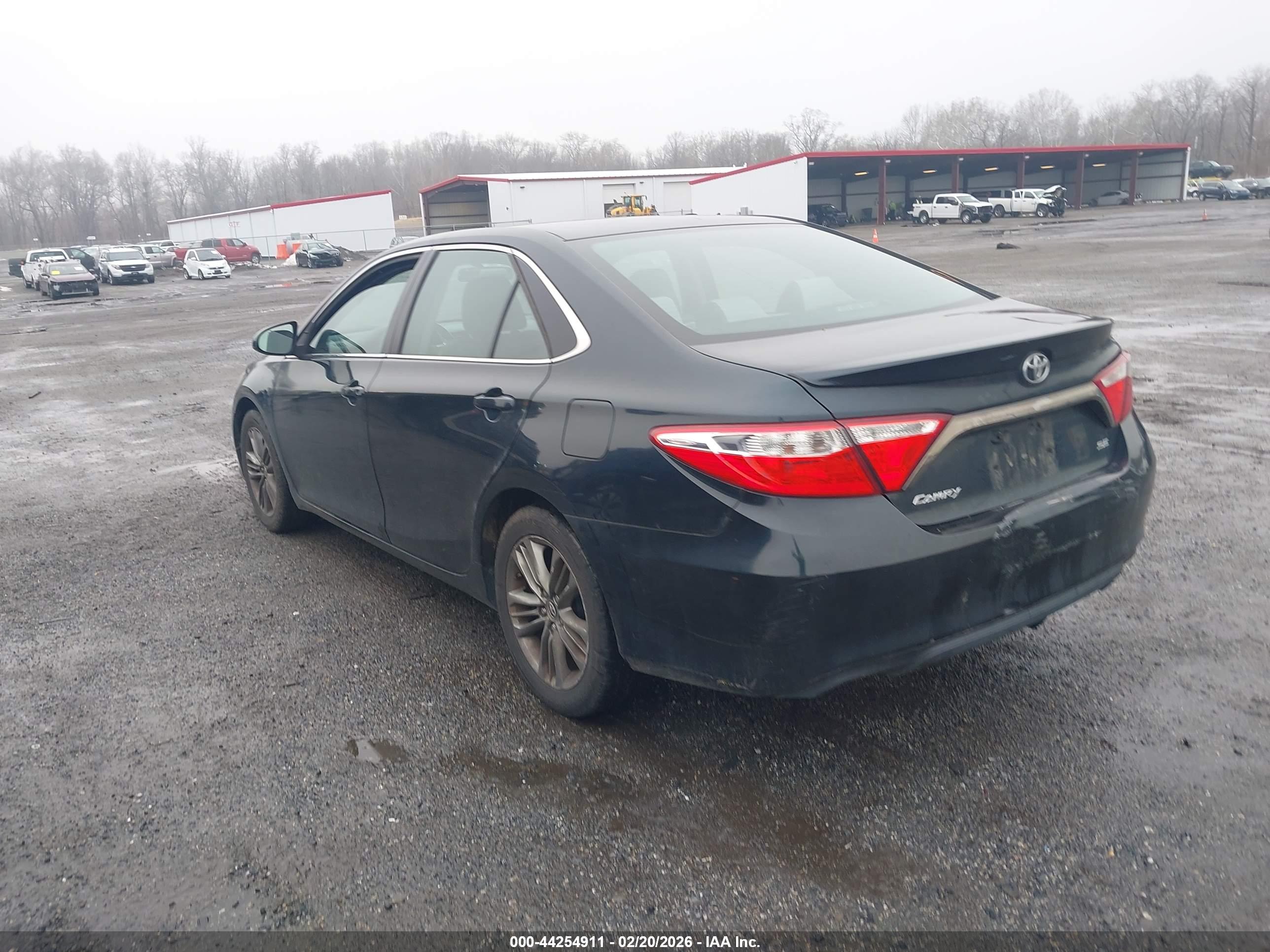 TOYOTA CAMRY image 3