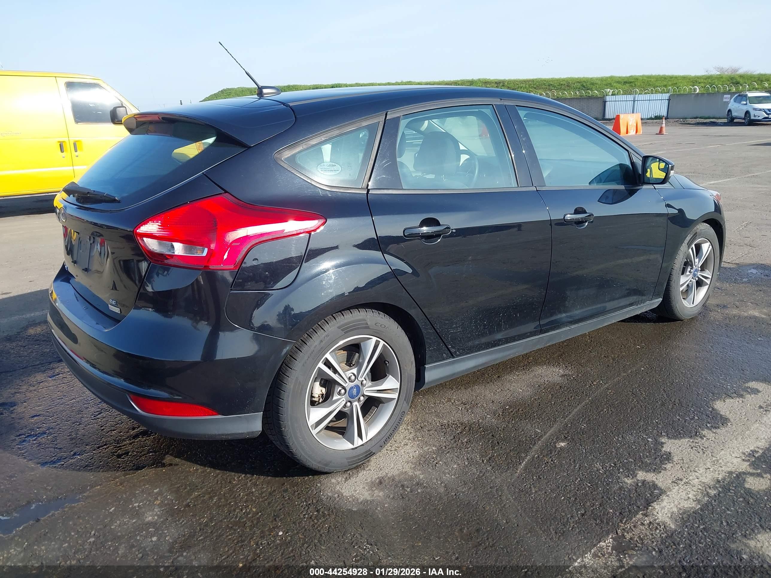 FORD FOCUS image 4