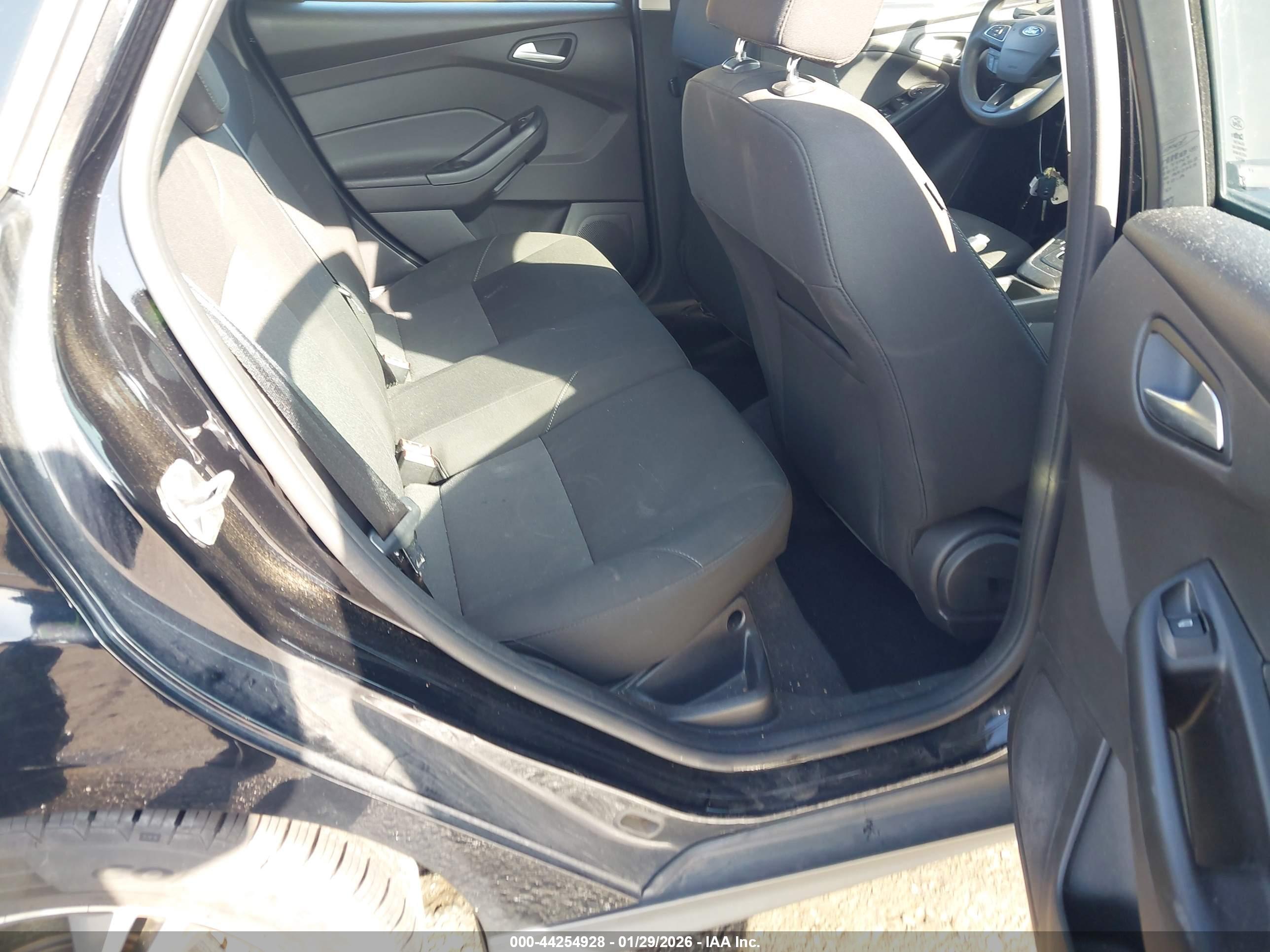 FORD FOCUS image 8